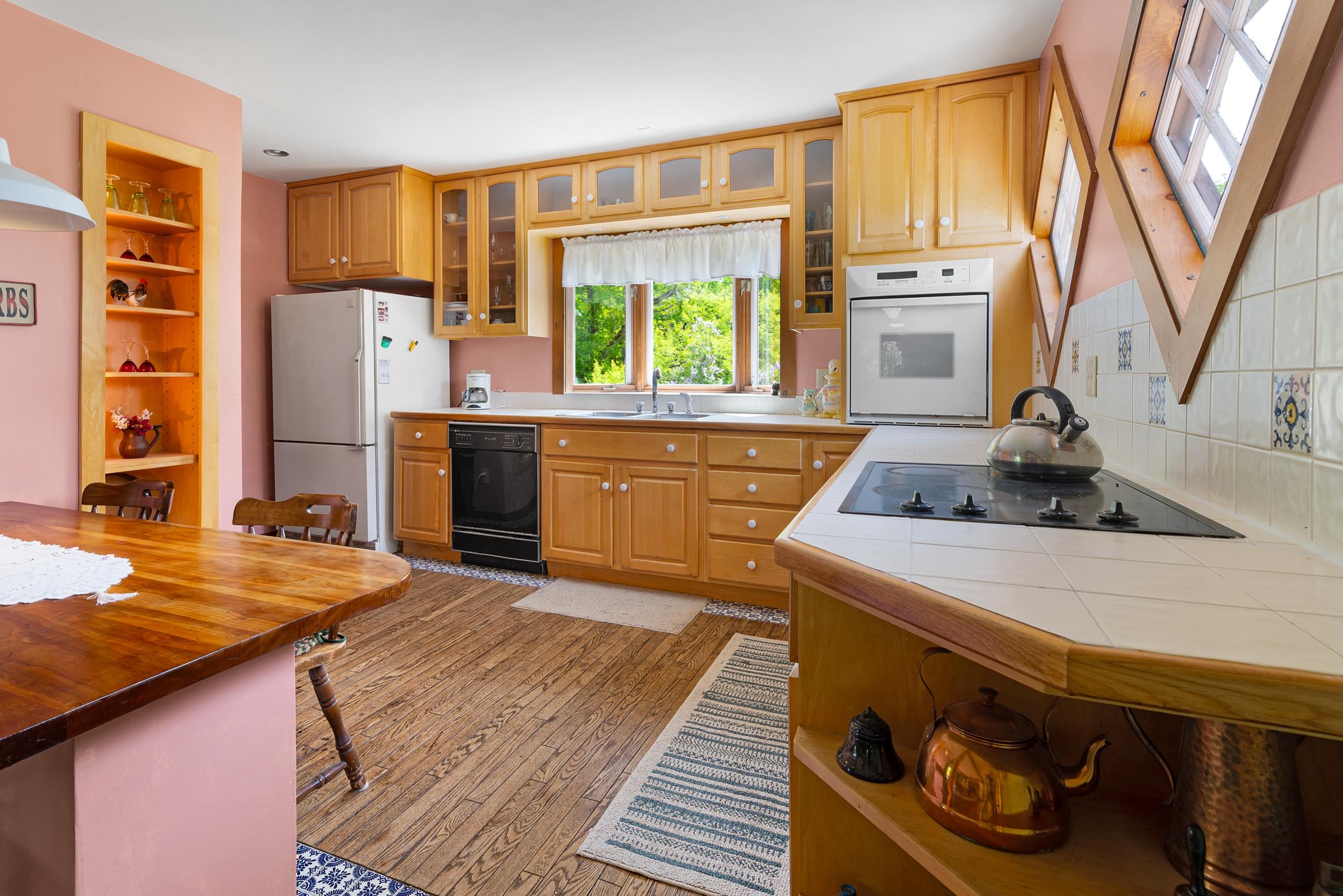 1078 Brook Road Property Photo 7