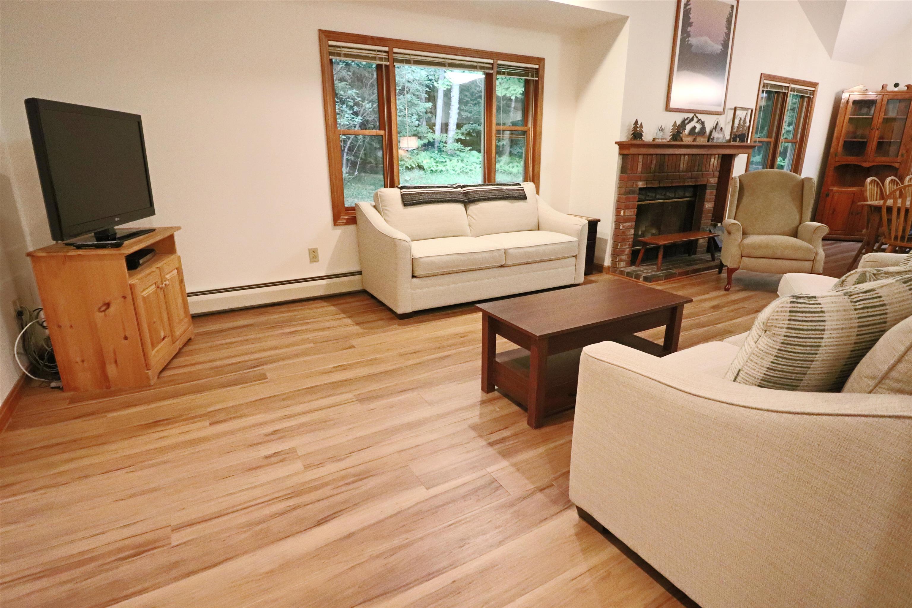 16 Hillside Circle Property Photo 3
