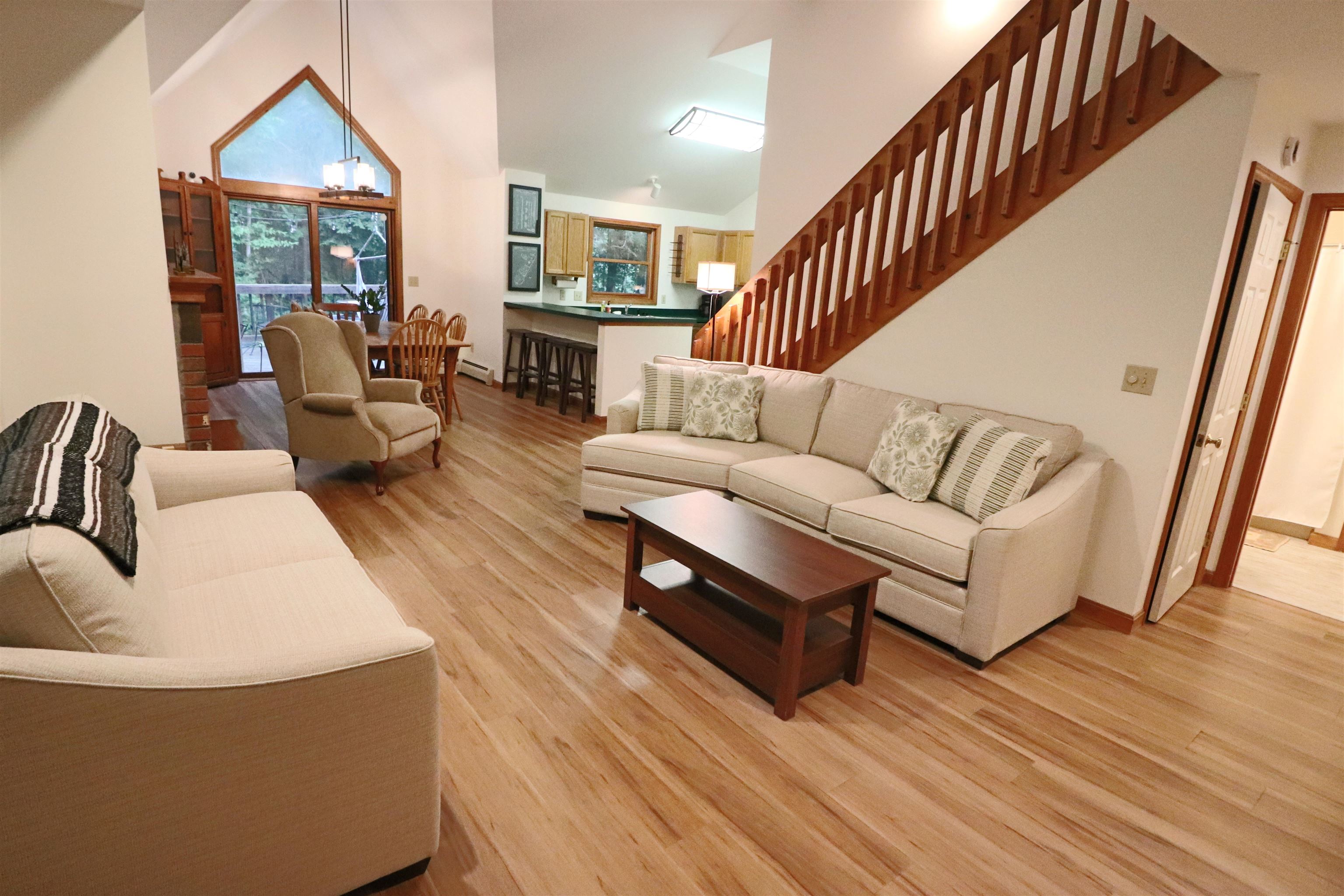 16 Hillside Circle Property Photo 4