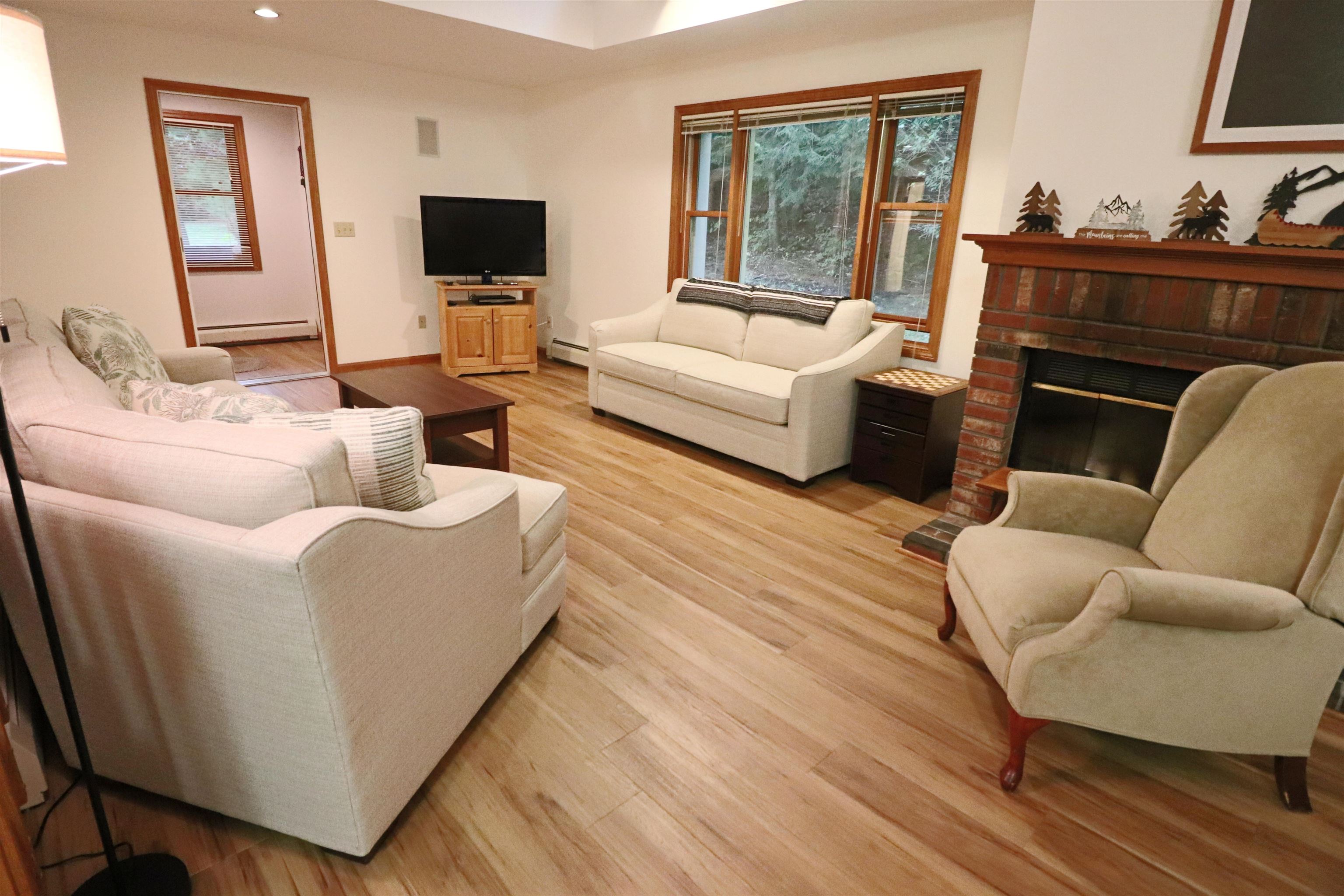 16 Hillside Circle Property Photo 5