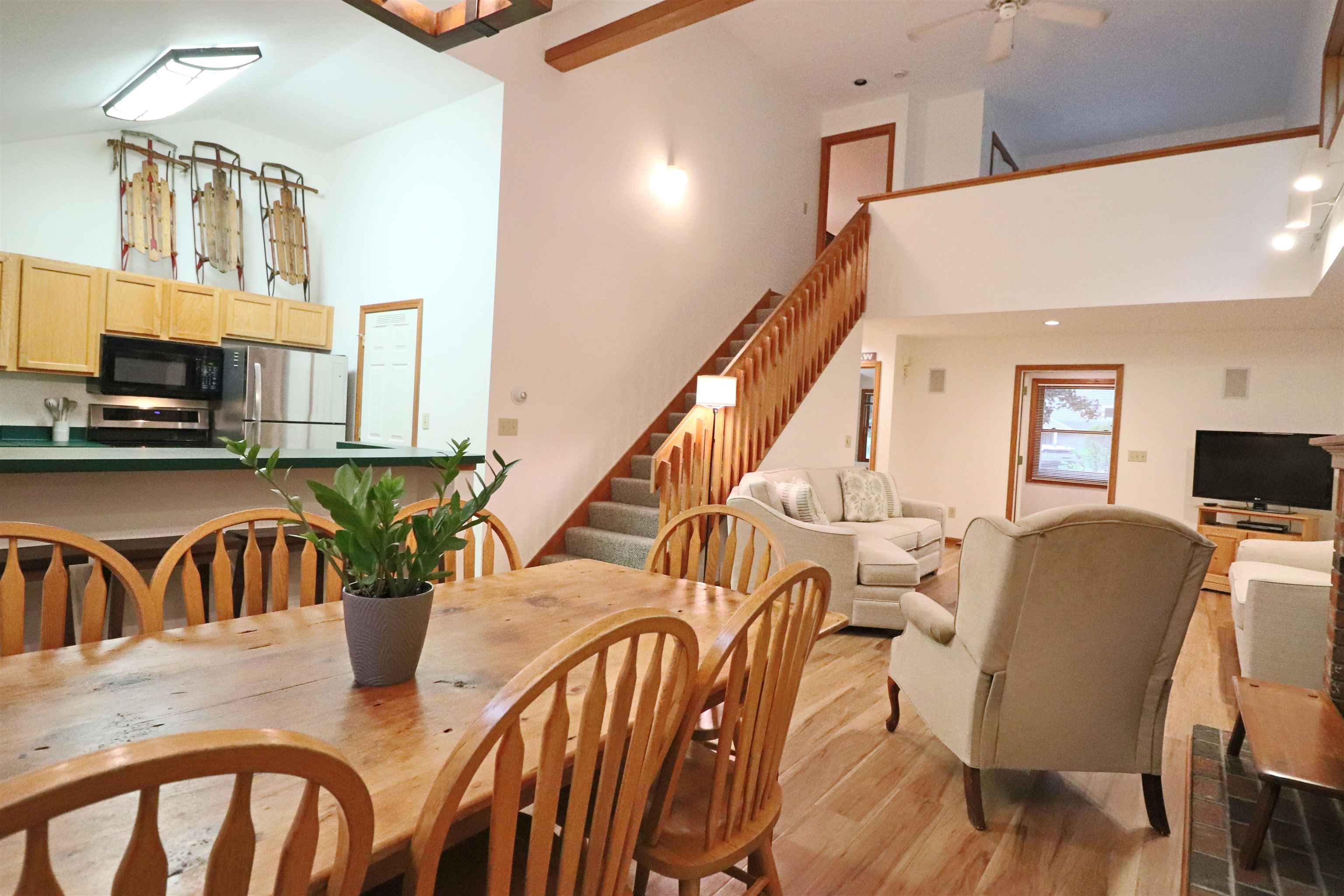 16 Hillside Circle Property Photo 6