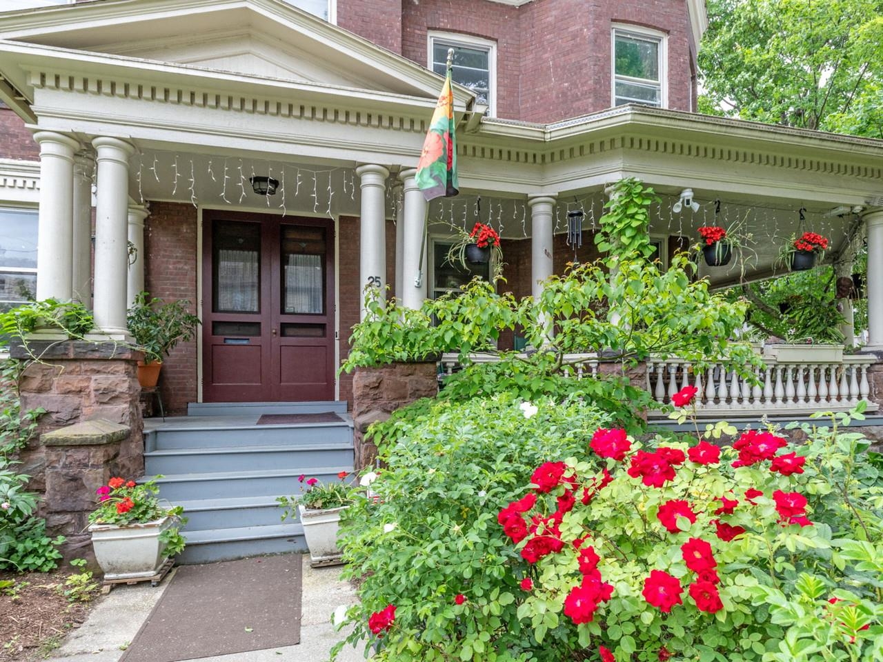 25 Buell Street Property Photo 8