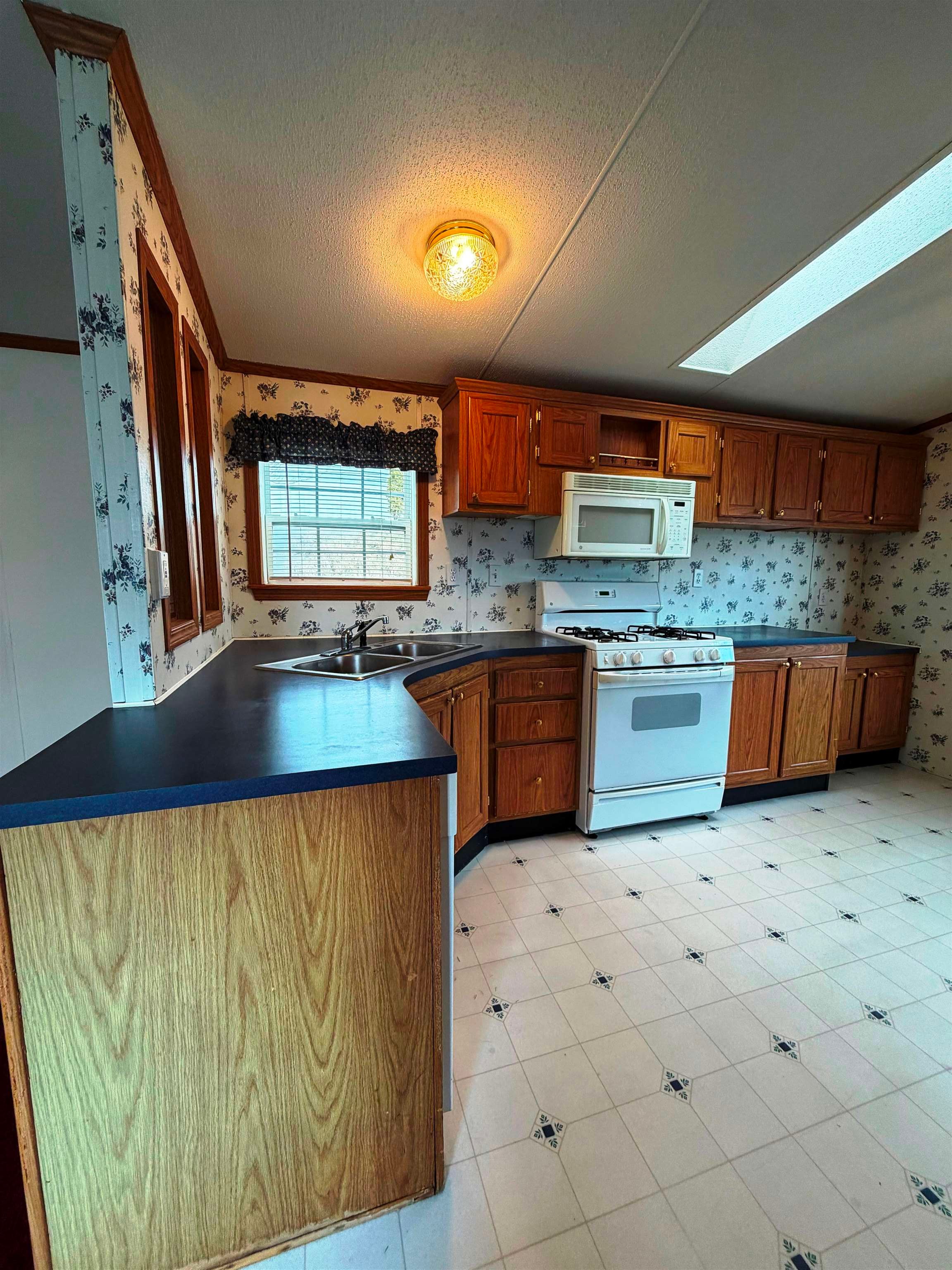 6 Hilltop Manor Mobile Home Park Property Photo 2