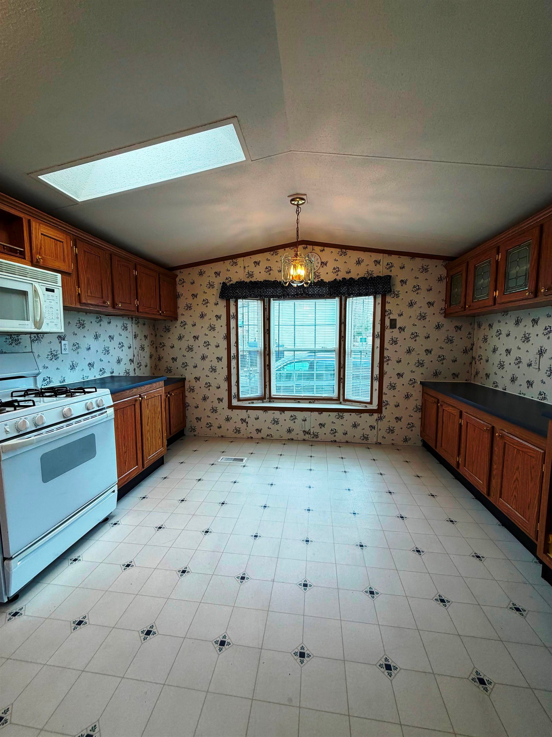 6 Hilltop Manor Mobile Home Park Property Photo 4