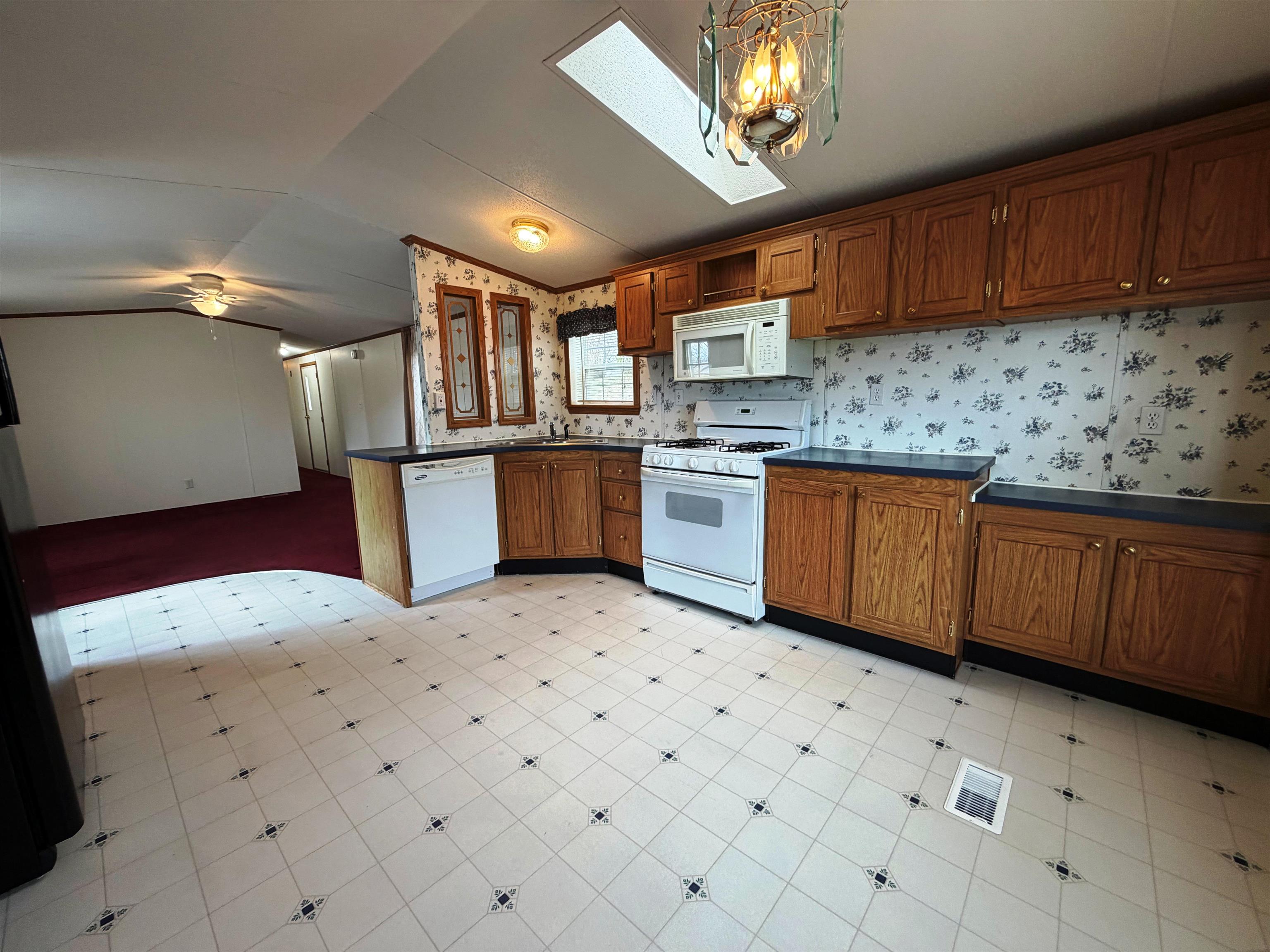 6 Hilltop Manor Mobile Home Park Property Photo 5