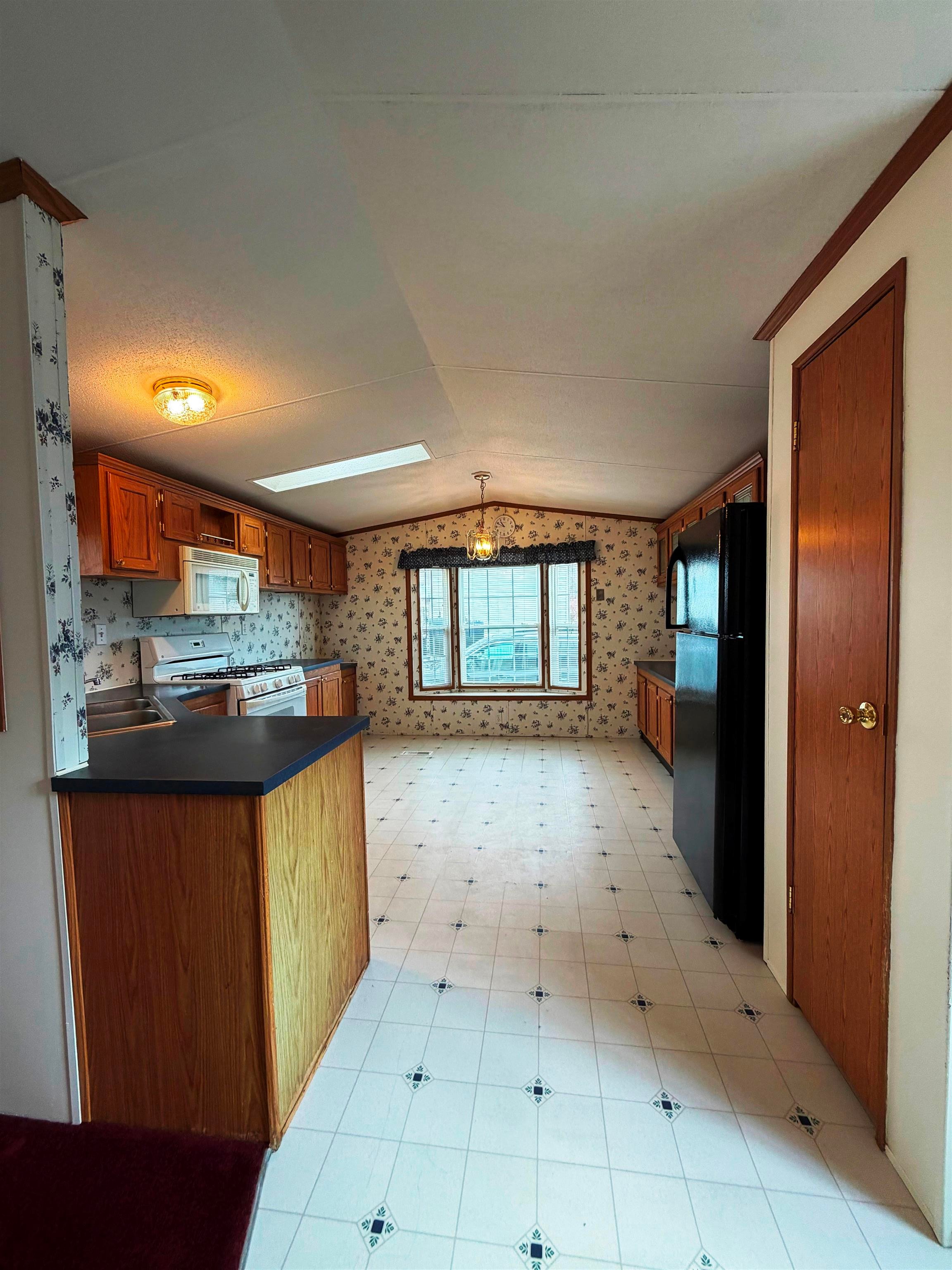 6 Hilltop Manor Mobile Home Park Property Photo 8