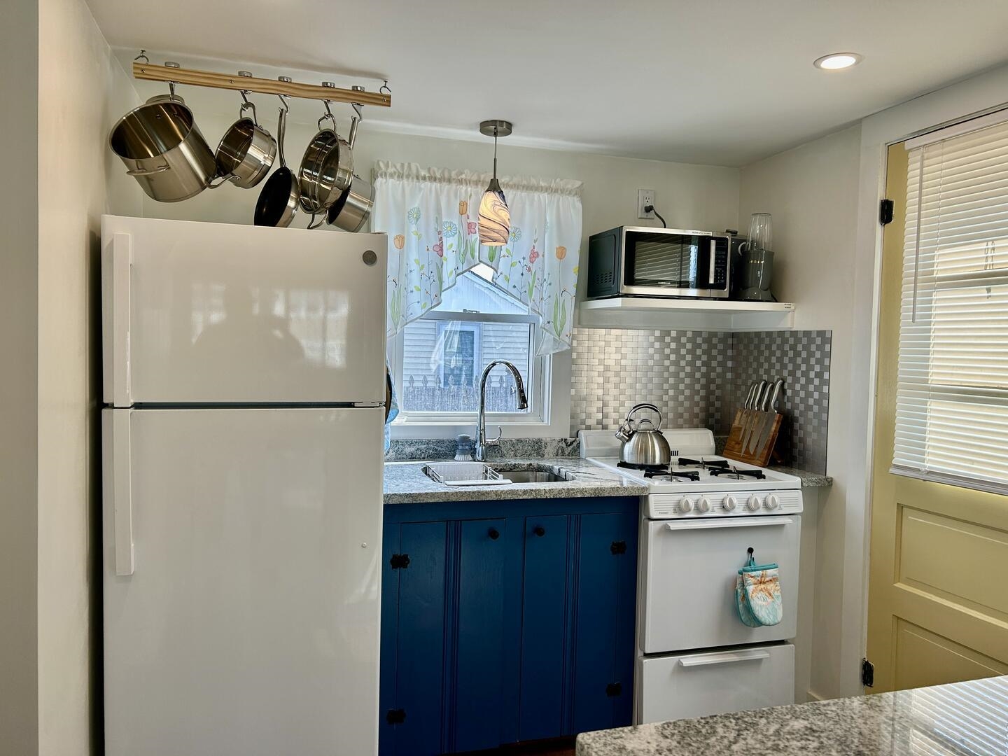 23 Diane Lane Property Photo 11
