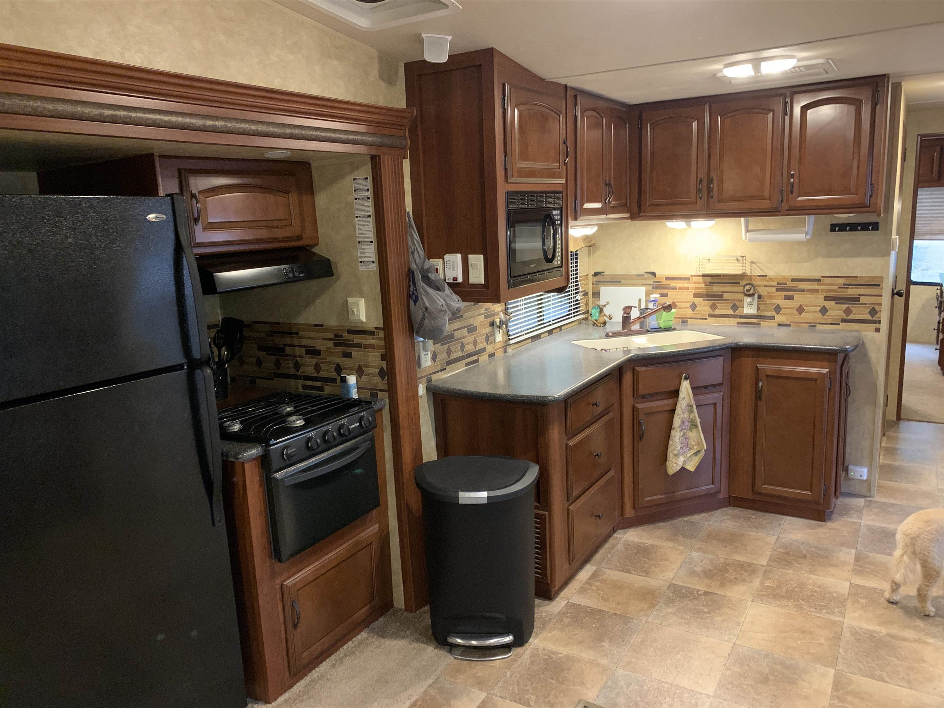 591 Weirs Boulevard Property Photo 3