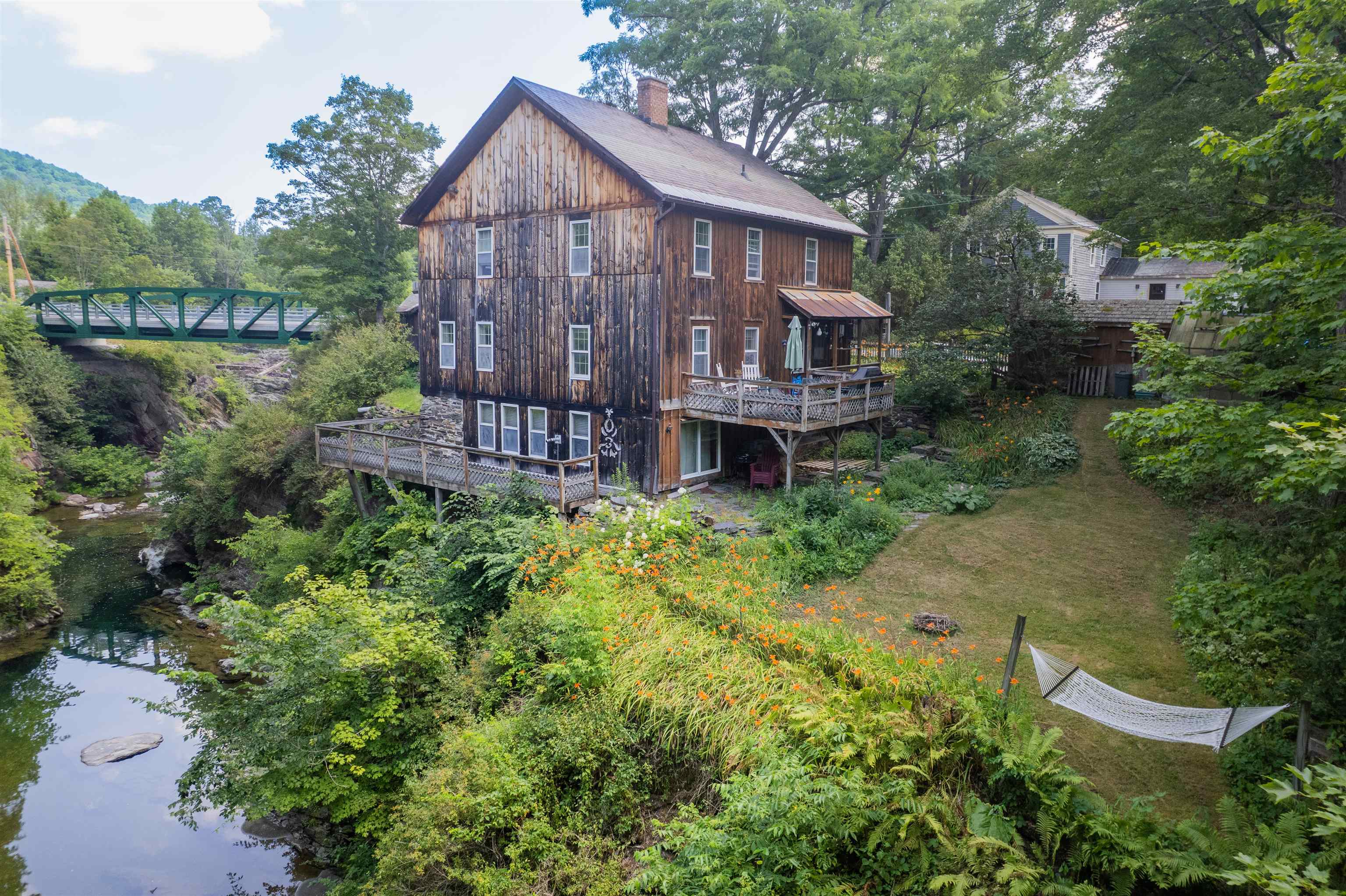 212 Thrall Road Property Photo 1