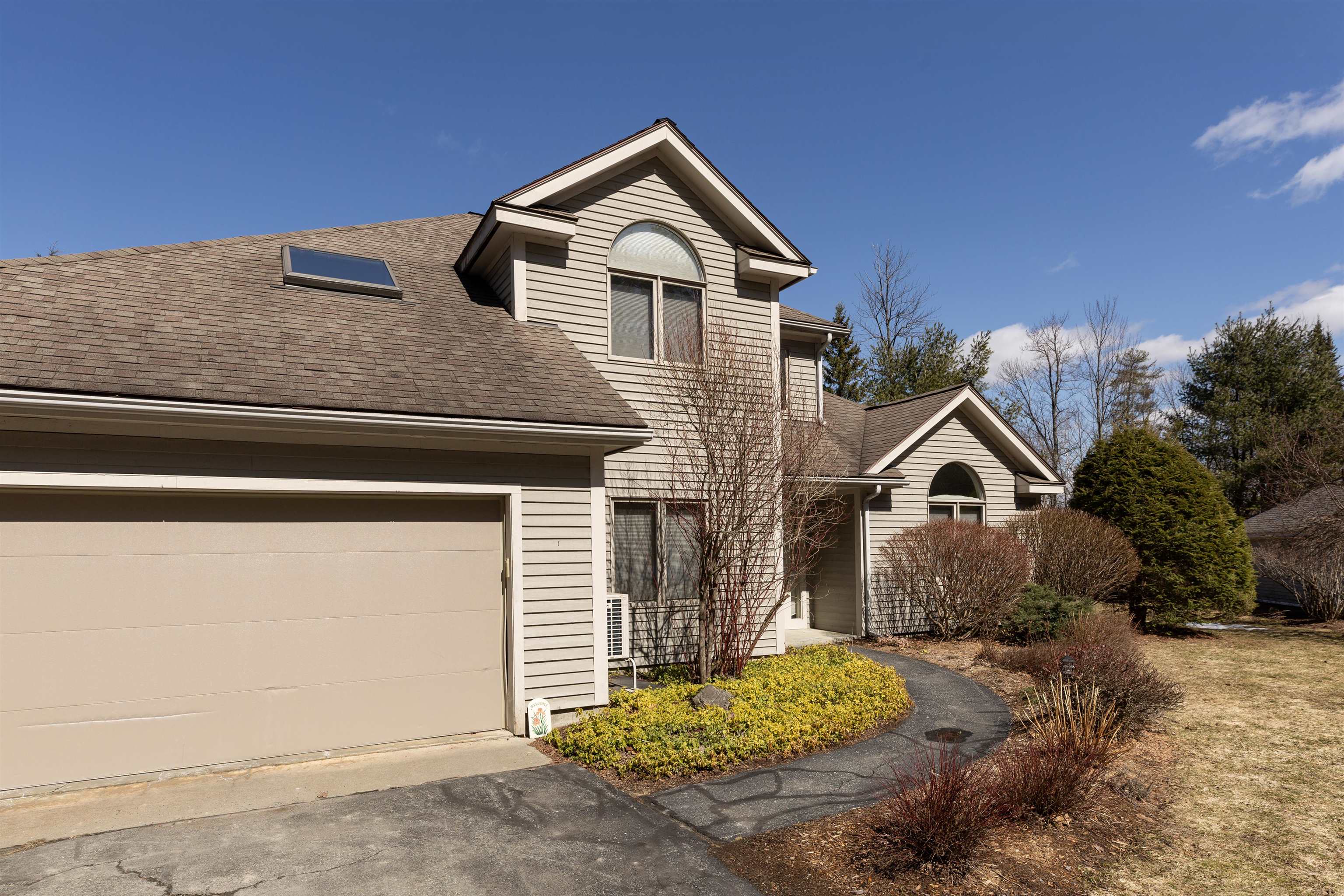 14 Sterling Springs Drive Property Photo 2