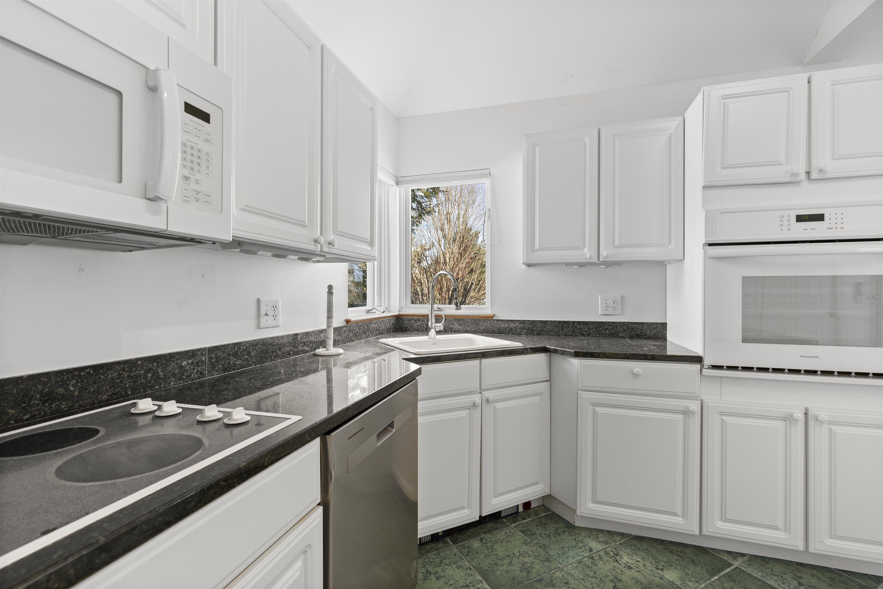 14 Sterling Springs Drive Property Photo 15