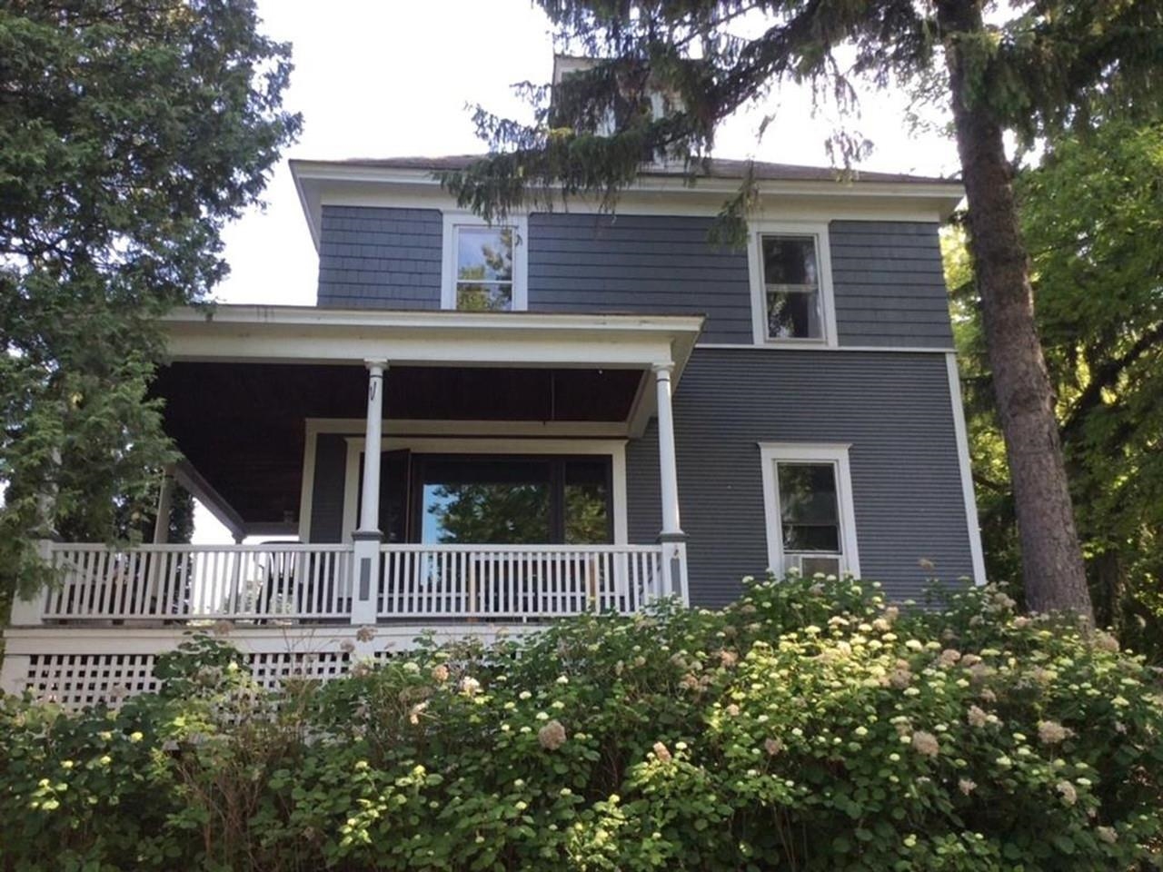 460-462 Colchester Avenue Property Photo 1