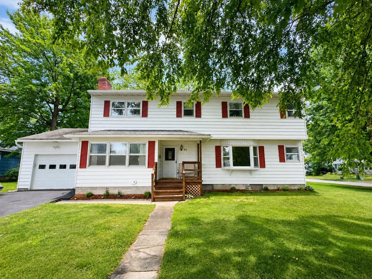 71 Lakewood Parkway Property Photo 1
