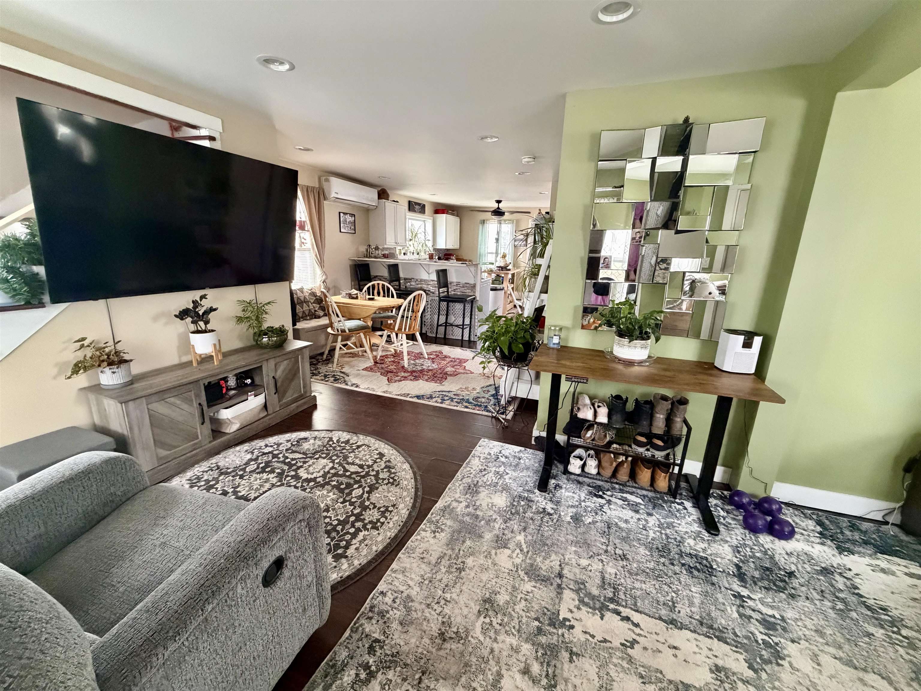 113 Plain Street Property Photo 6