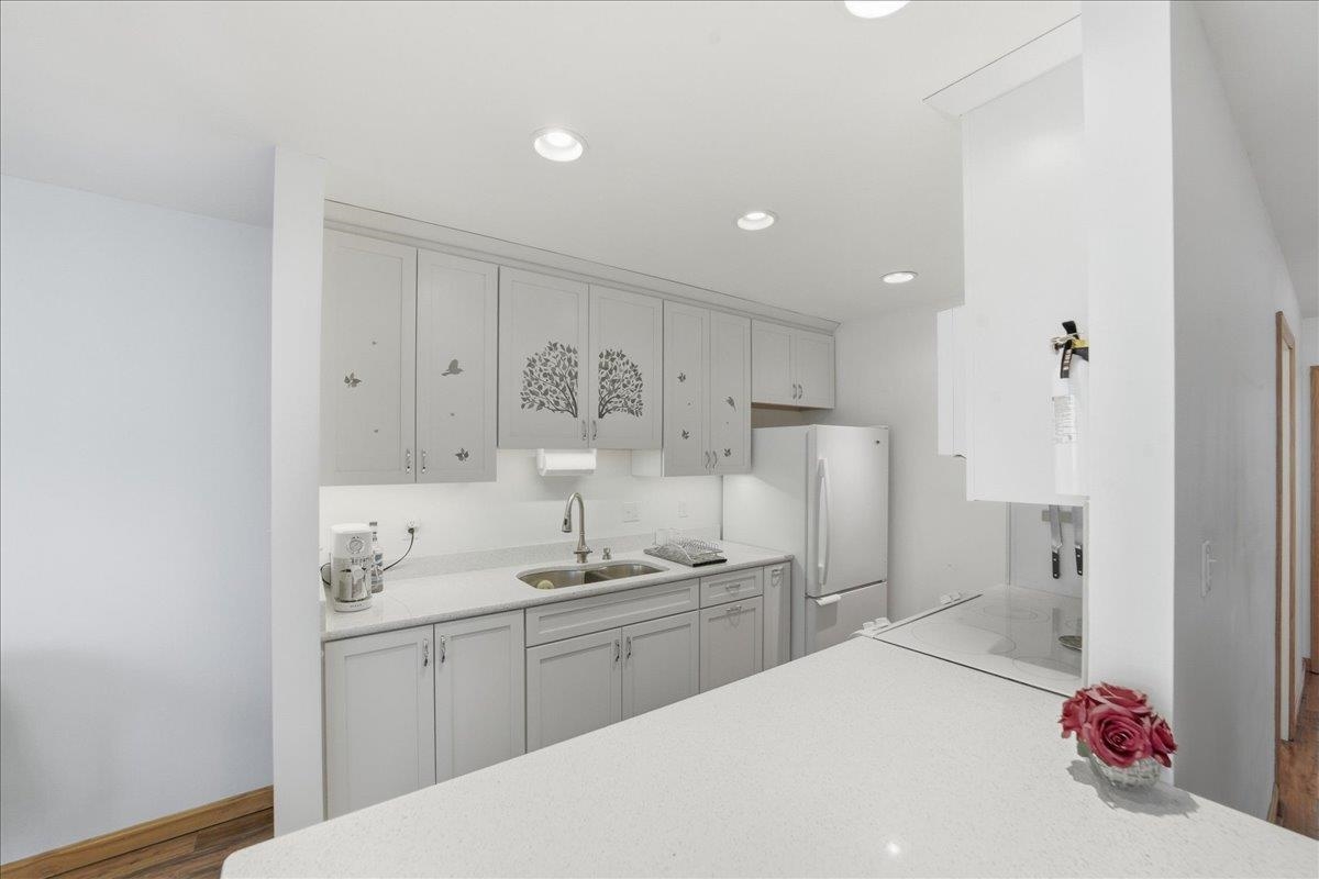 125 Kennedy Drive Property Photo 3