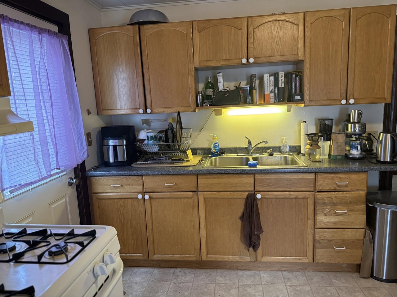 31-33 Hickok Place Property Photo 5