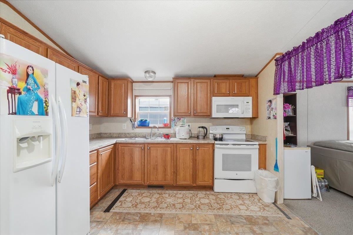18 Avenue A Property Photo 5