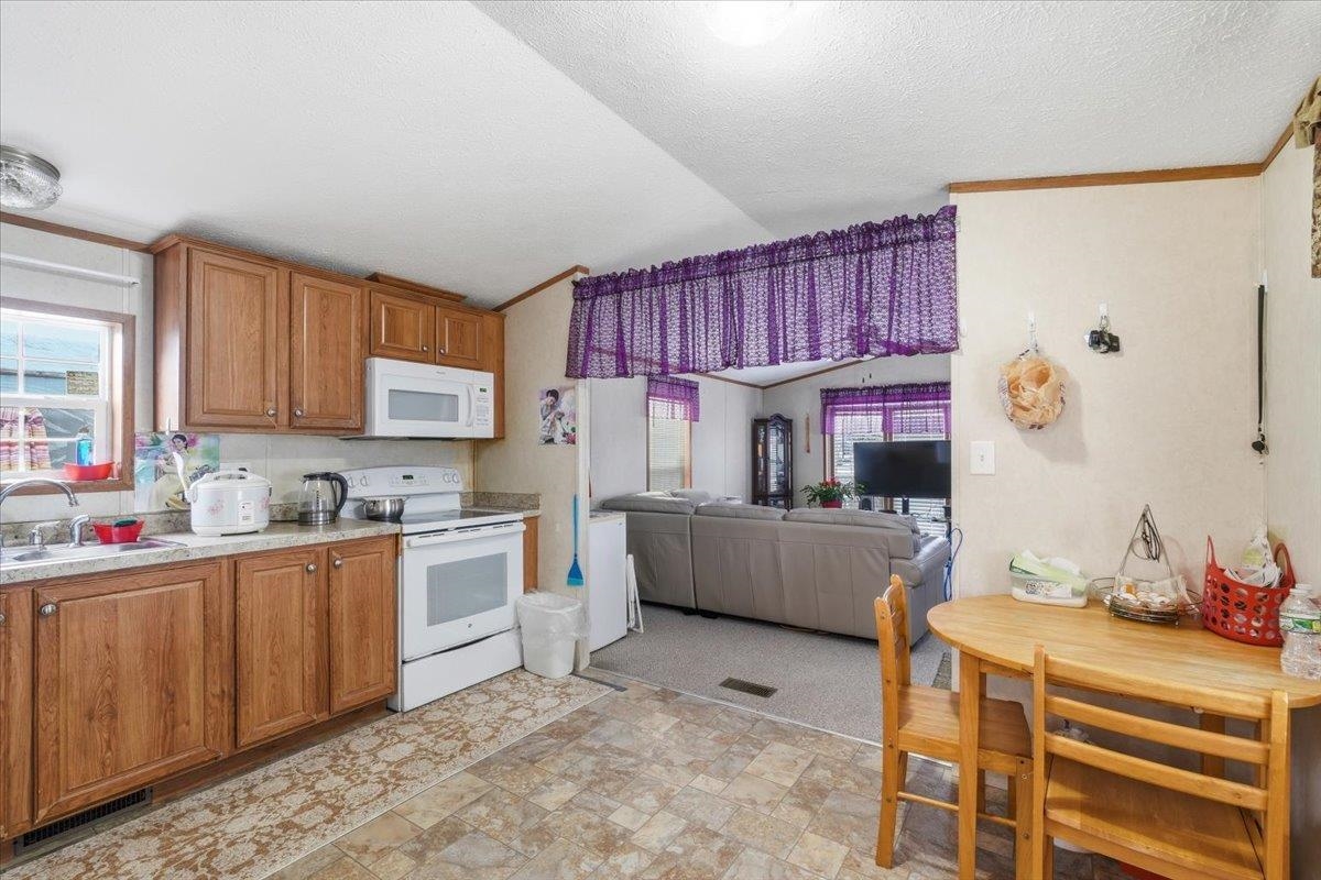 18 Avenue A Property Photo 6