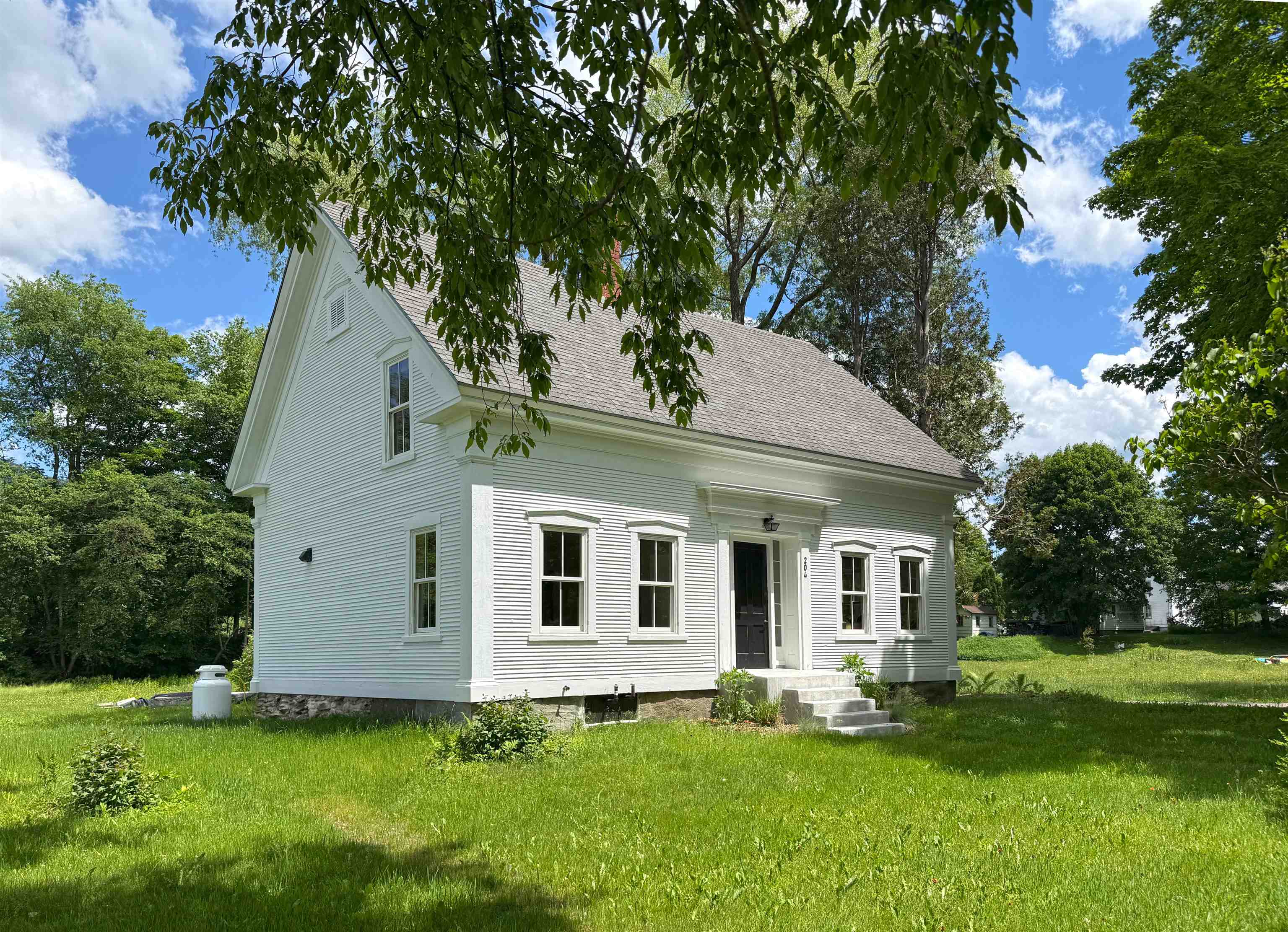 204 West River Road Property Photo 1
