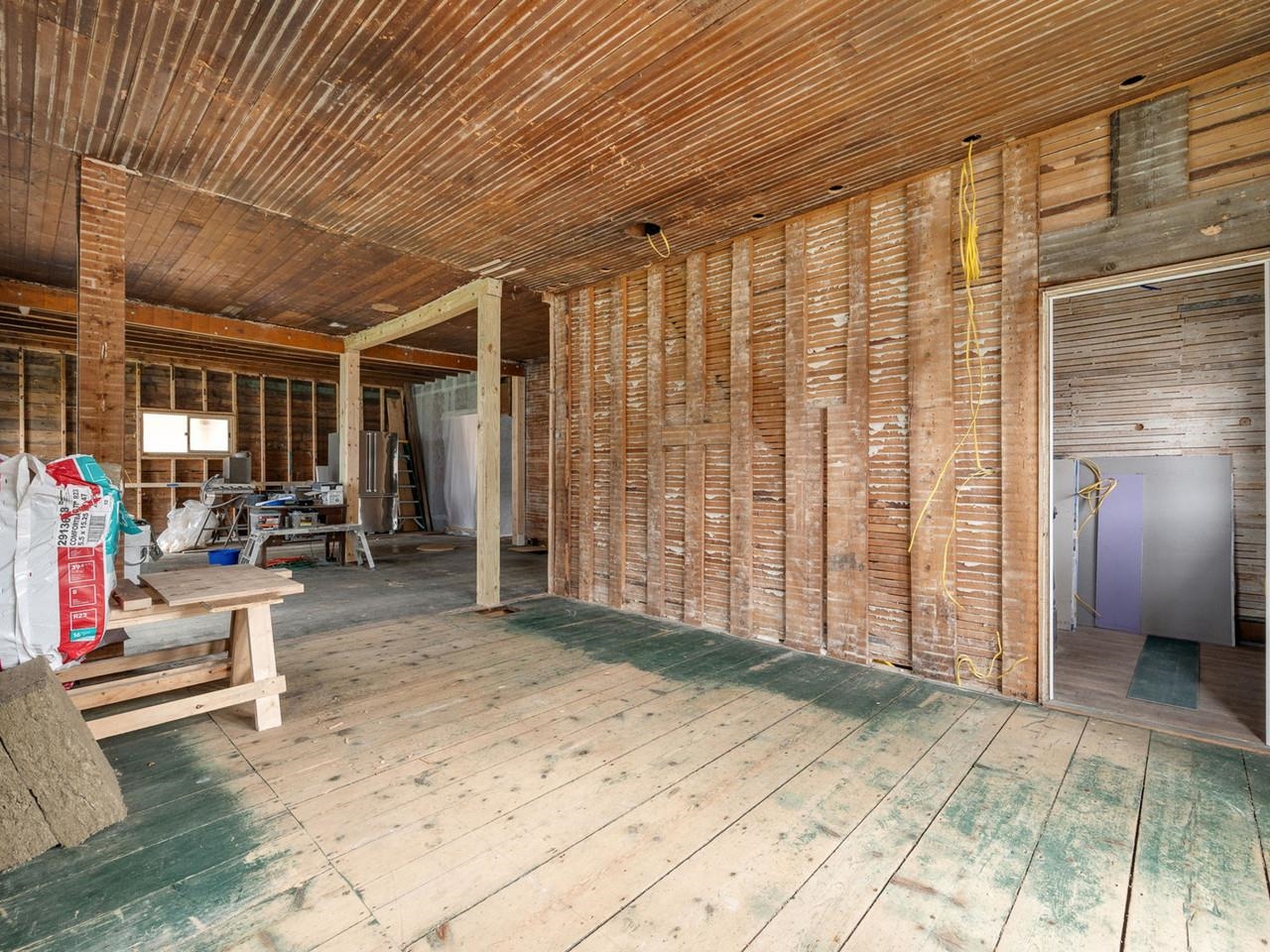 81 East River Road Property Photo 12