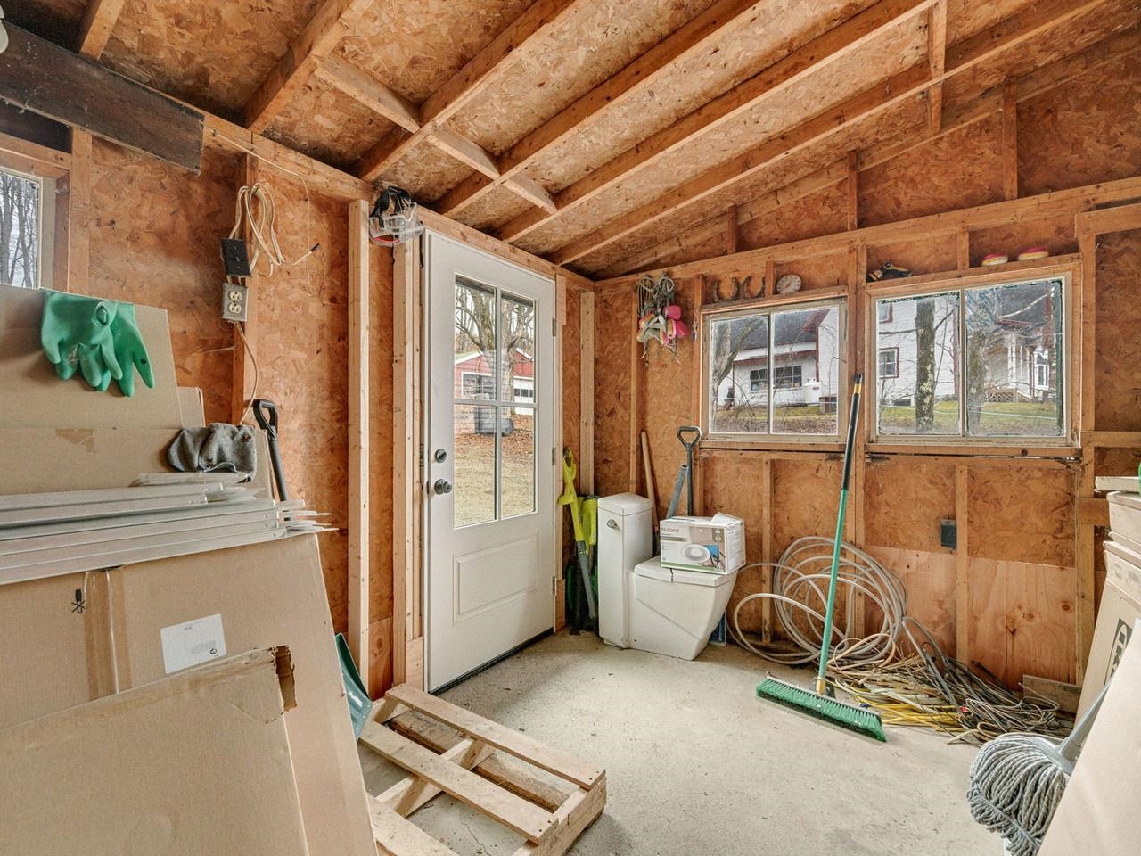 81 East River Road Property Photo 16