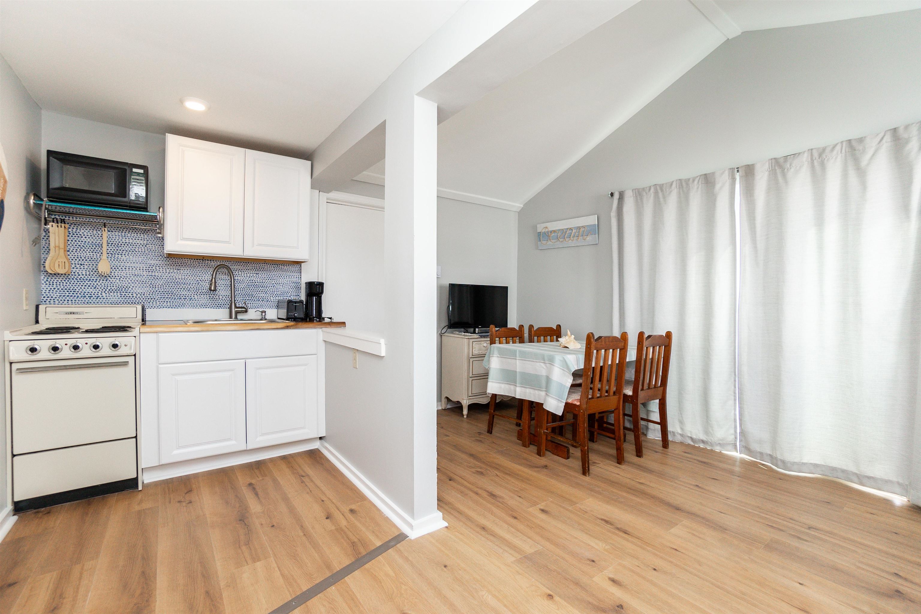 401a Ocean Boulevard Property Photo 4
