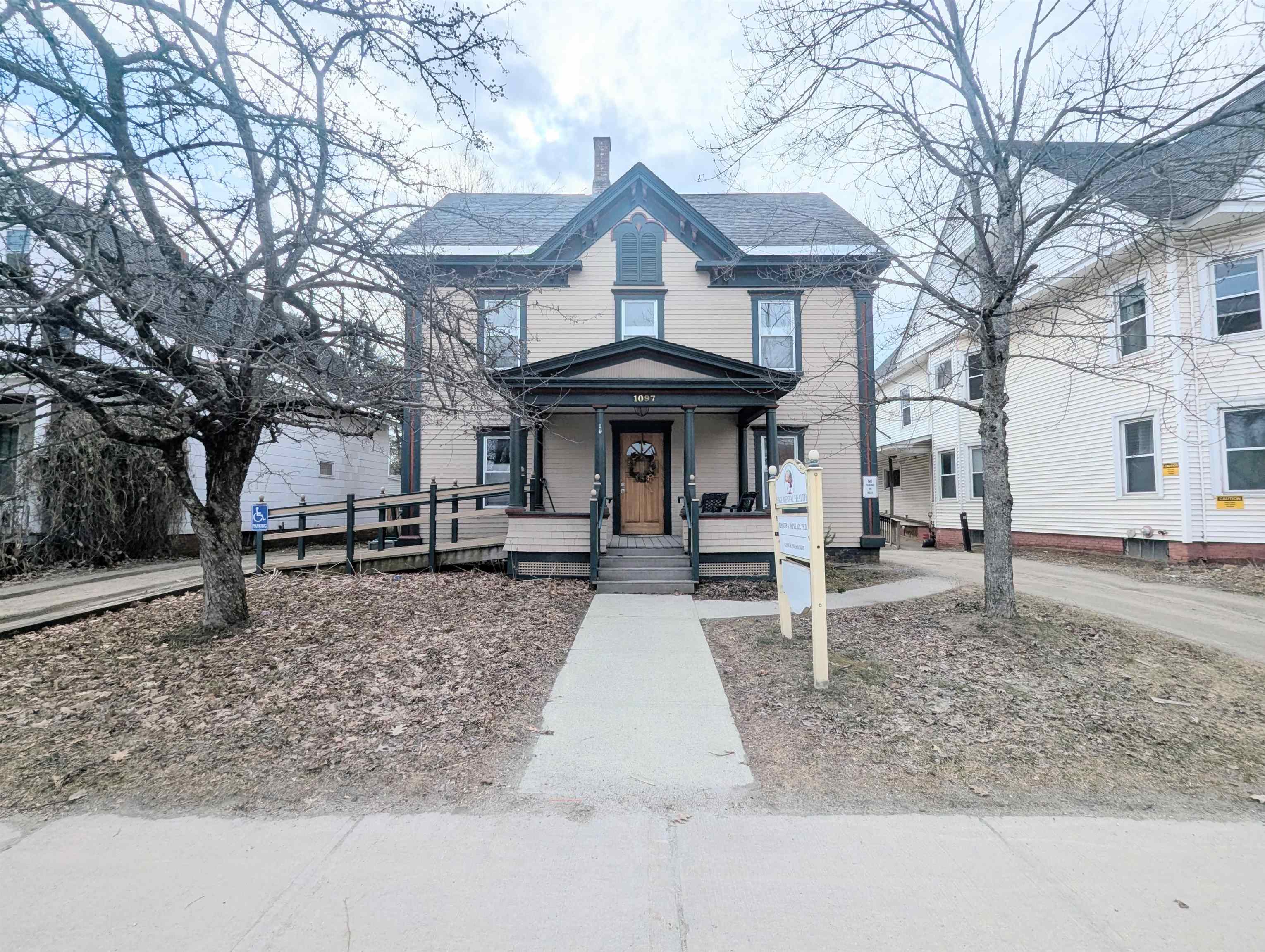 1097 Main Street Property Photo 1