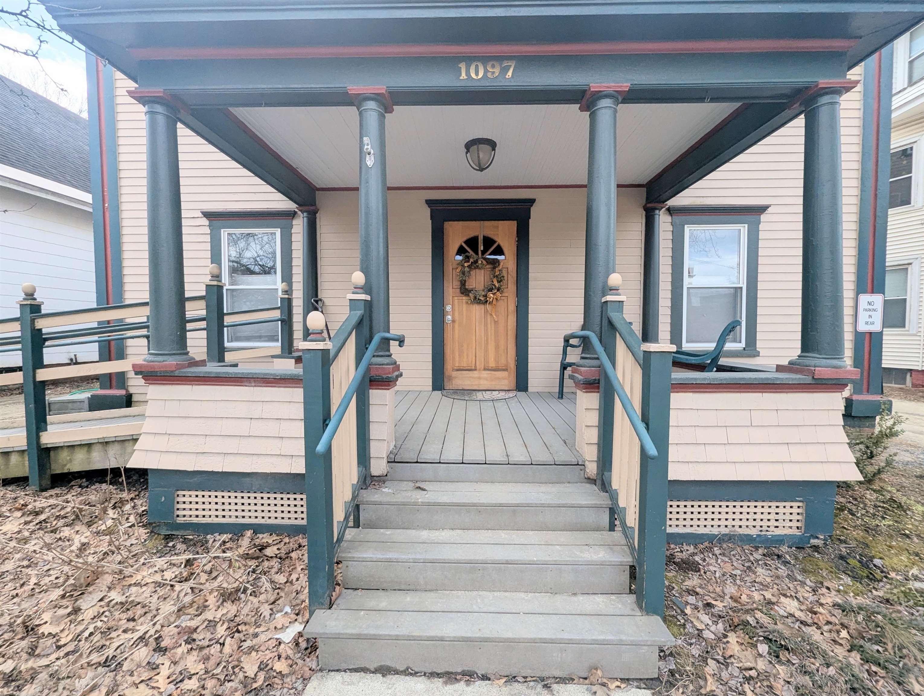 1097 Main Street Property Photo 2