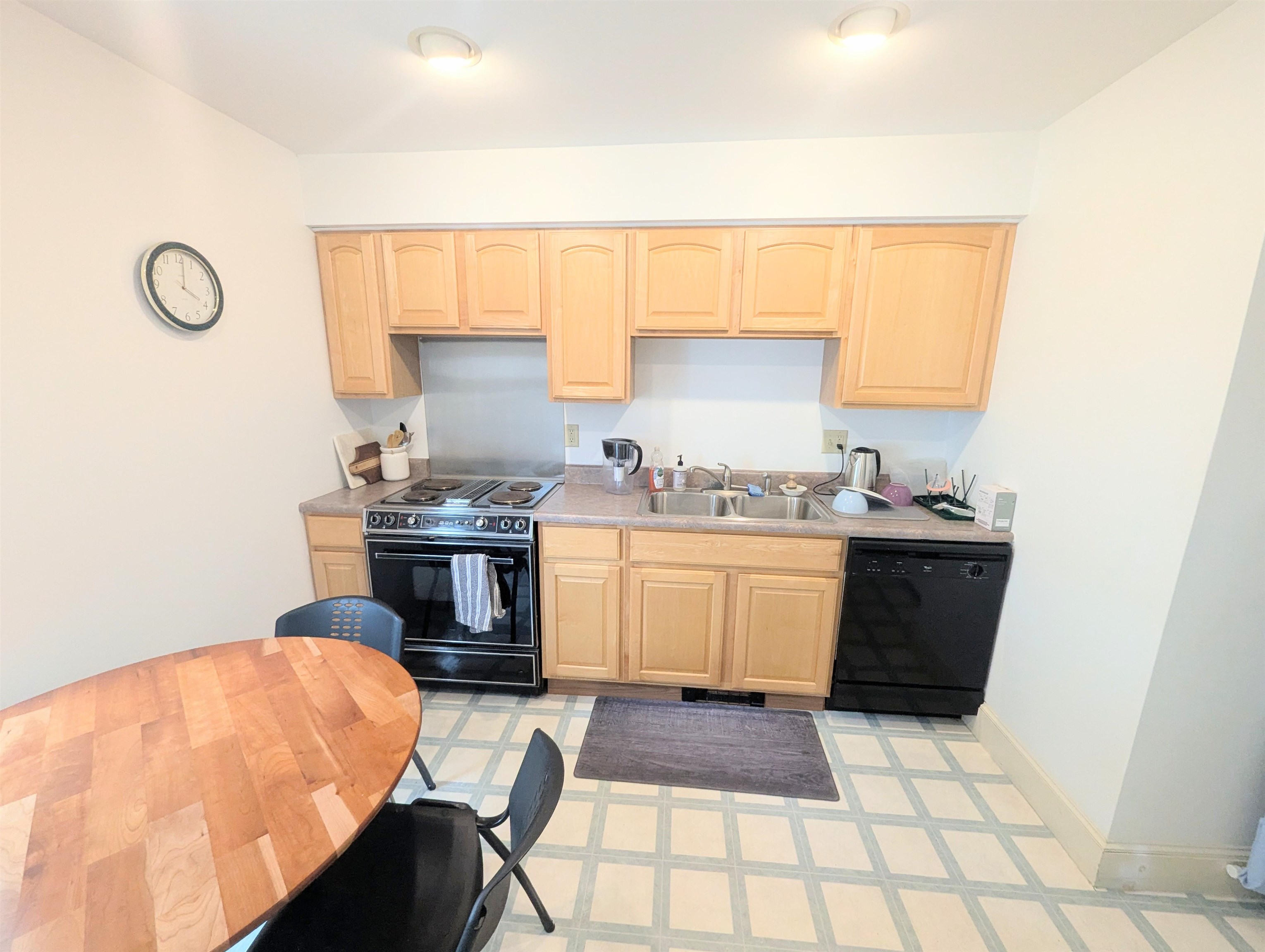 1097 Main Street Property Photo 9
