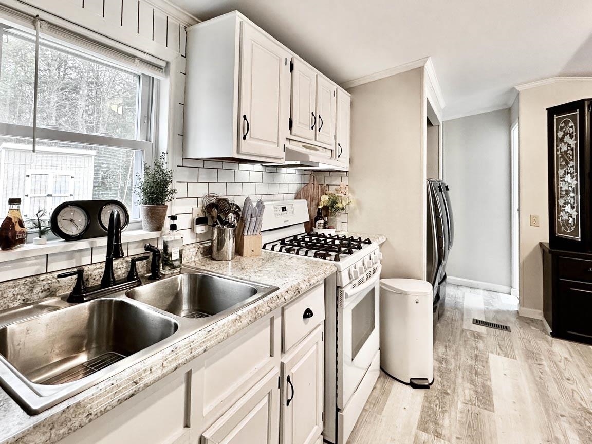 242 Riverside Drive Property Photo 11