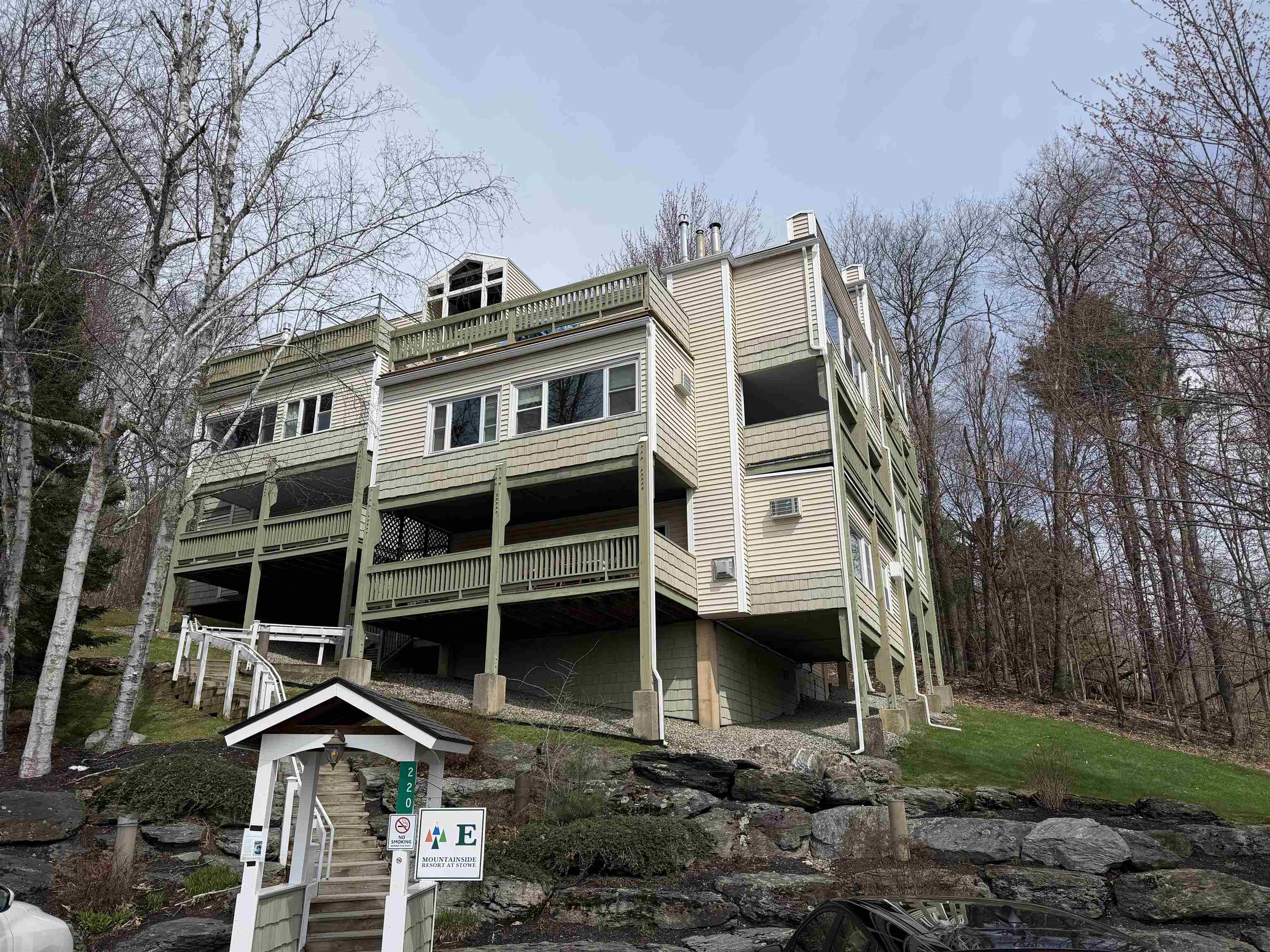 220 Mountainside Drive Property Photo 10