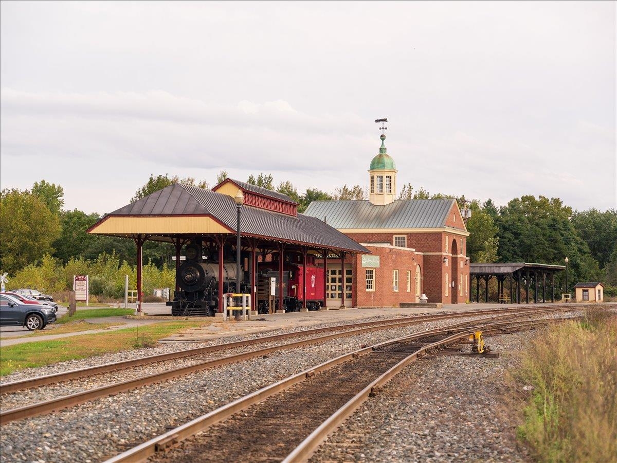 15 Railroad Row Property Photo 4
