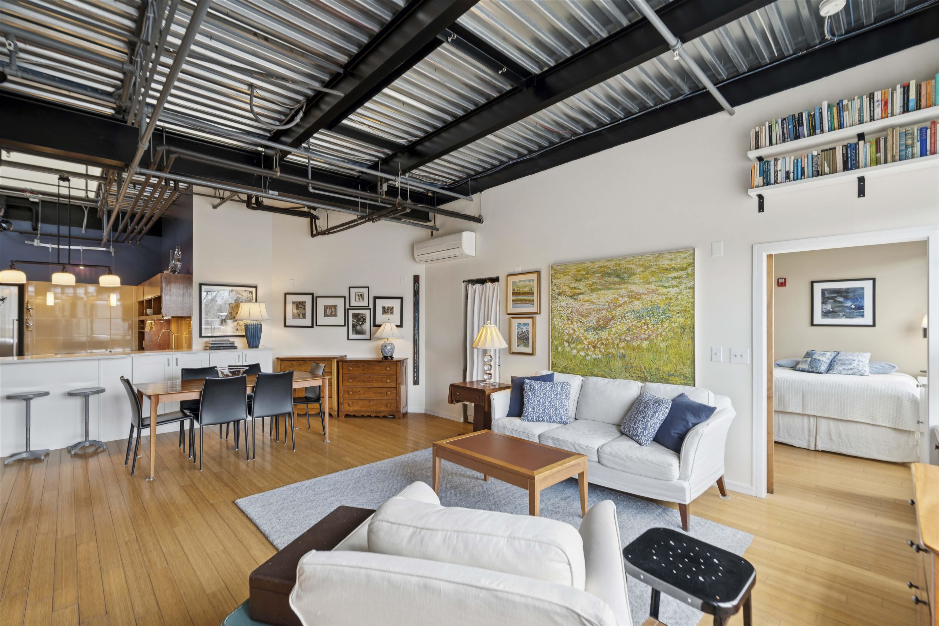 15 Railroad Row Property Photo 6