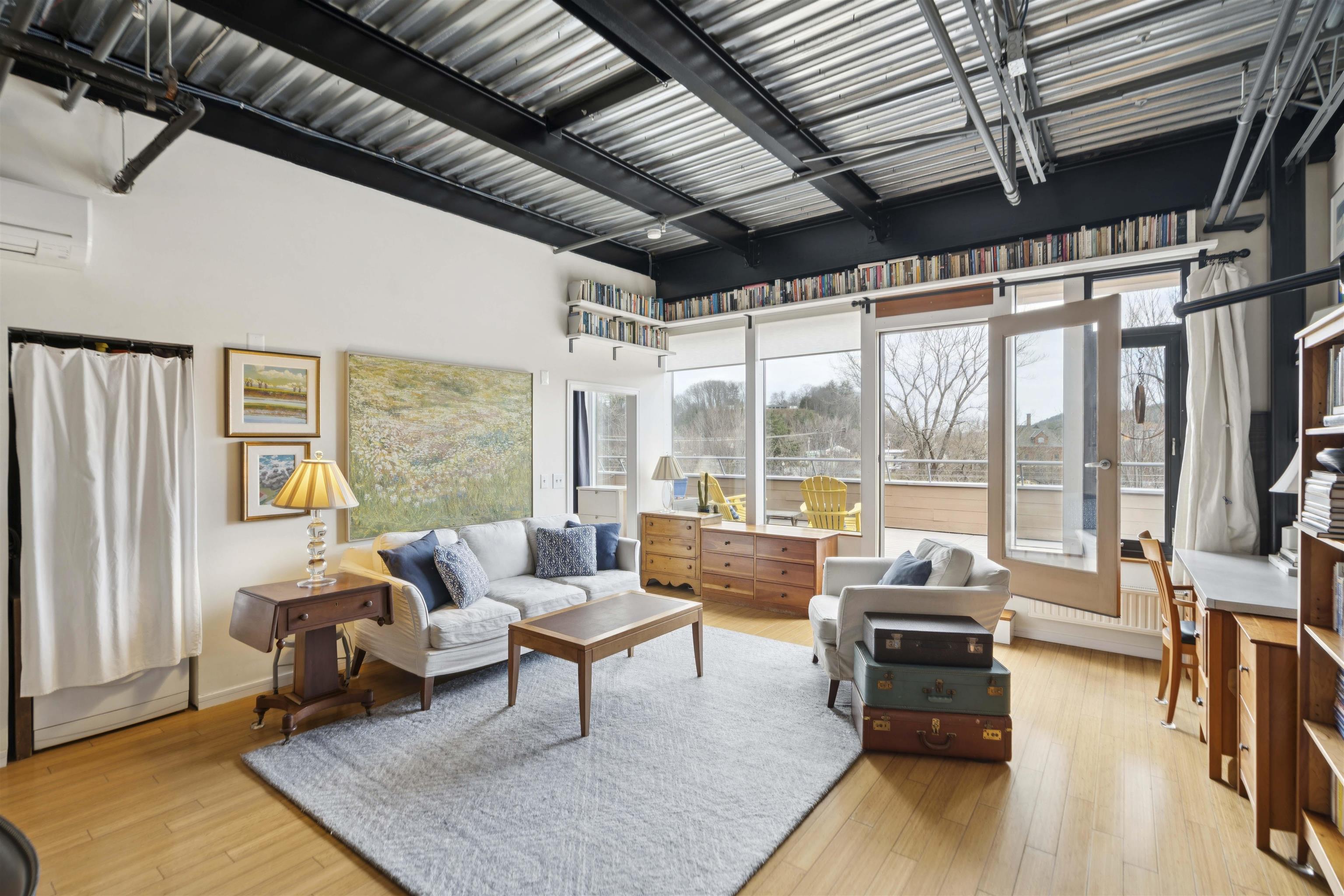15 Railroad Row Property Photo 11