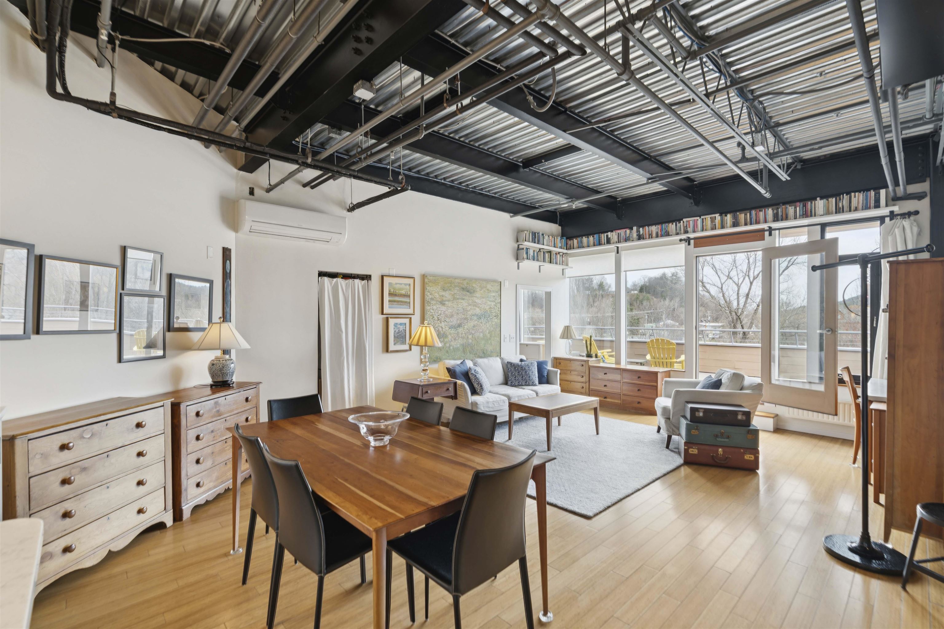 15 Railroad Row Property Photo 16