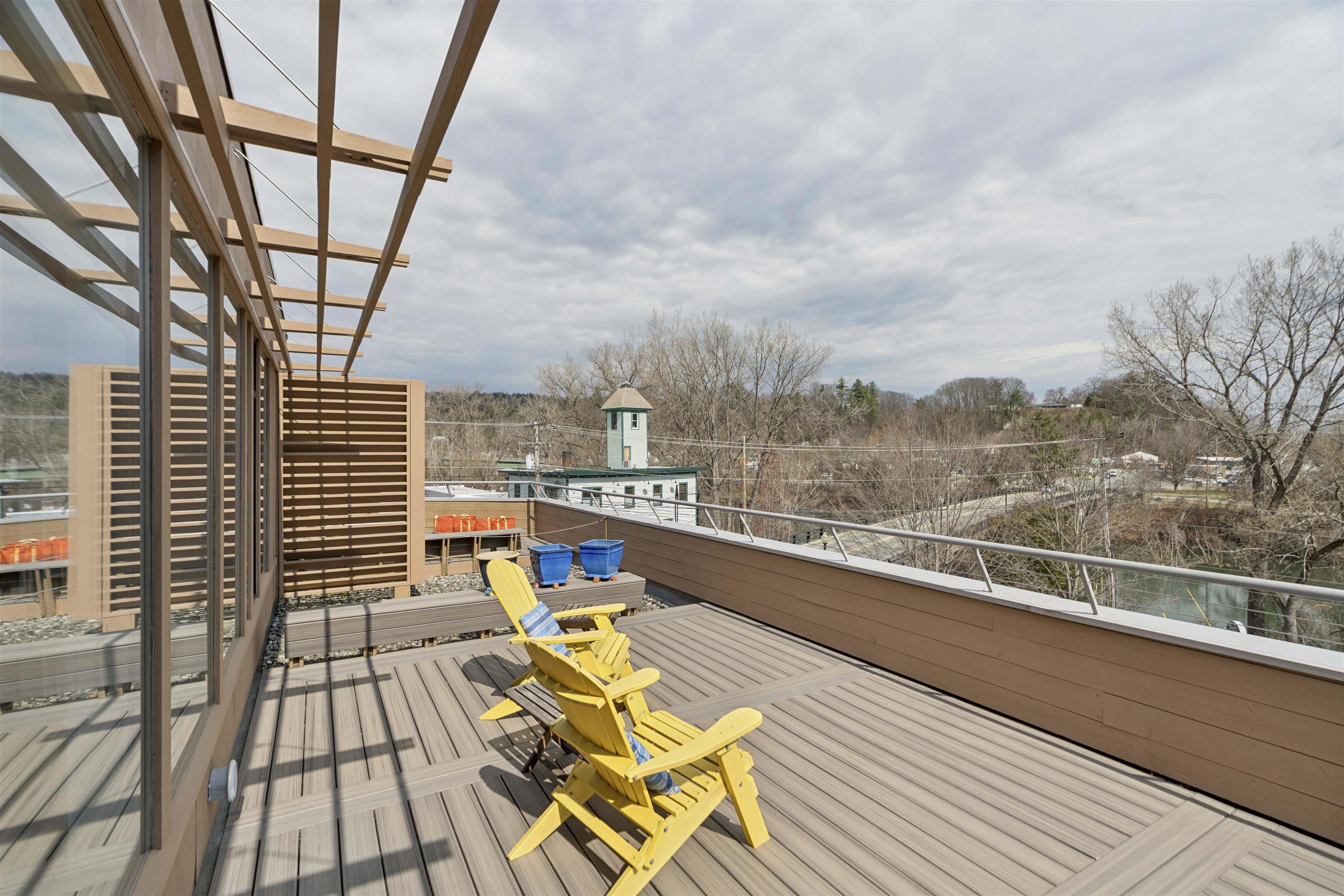 15 Railroad Row Property Photo 32