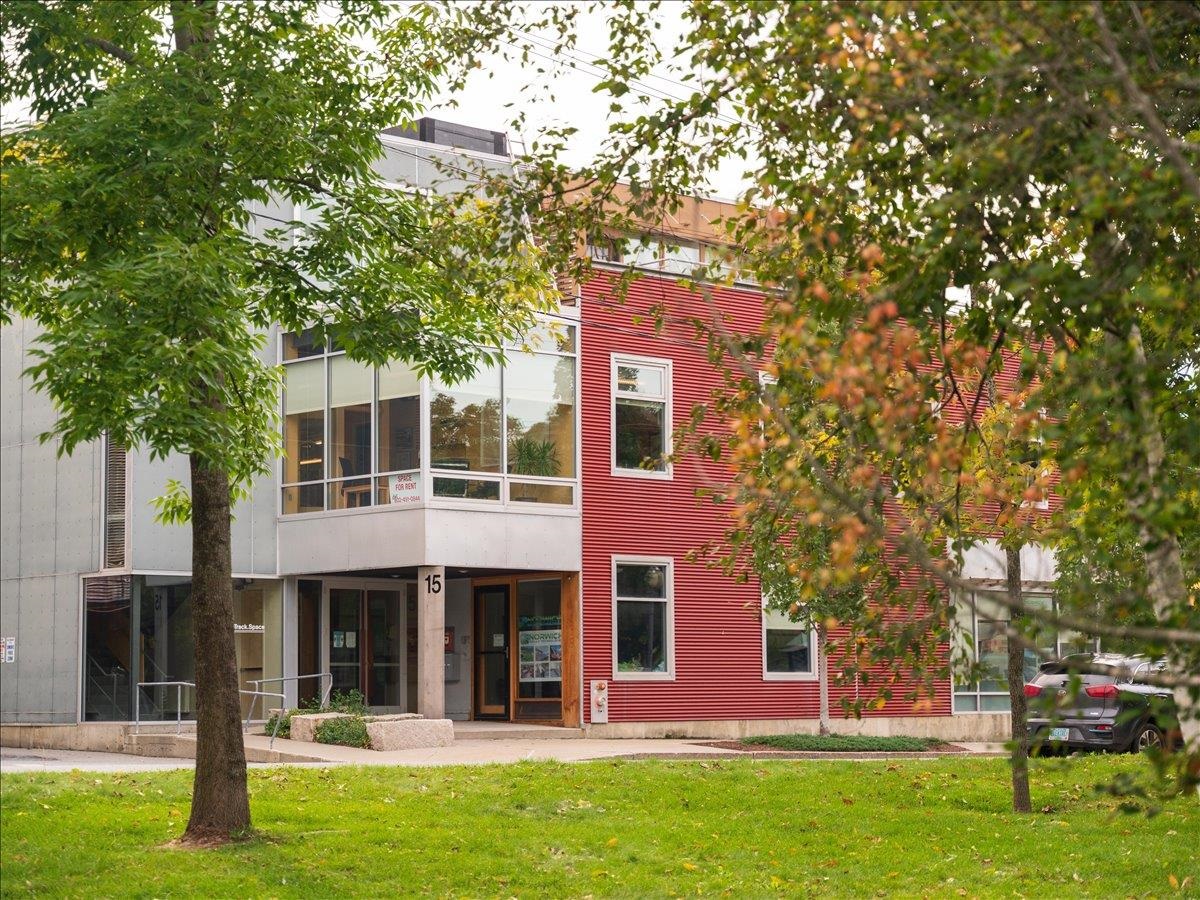 15 Railroad Row Property Photo 36