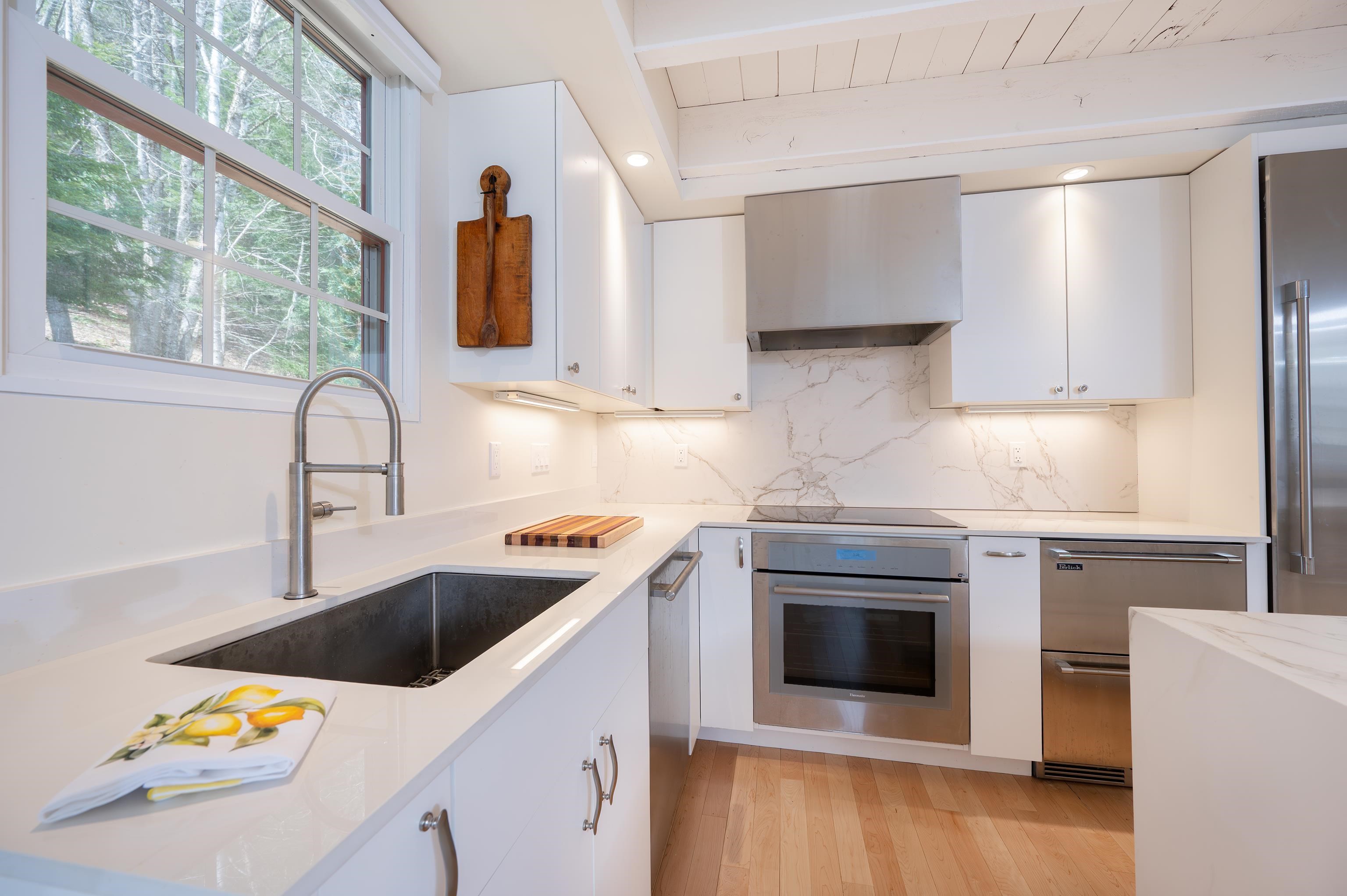 96 Quechee Hollow Lane Property Photo 8