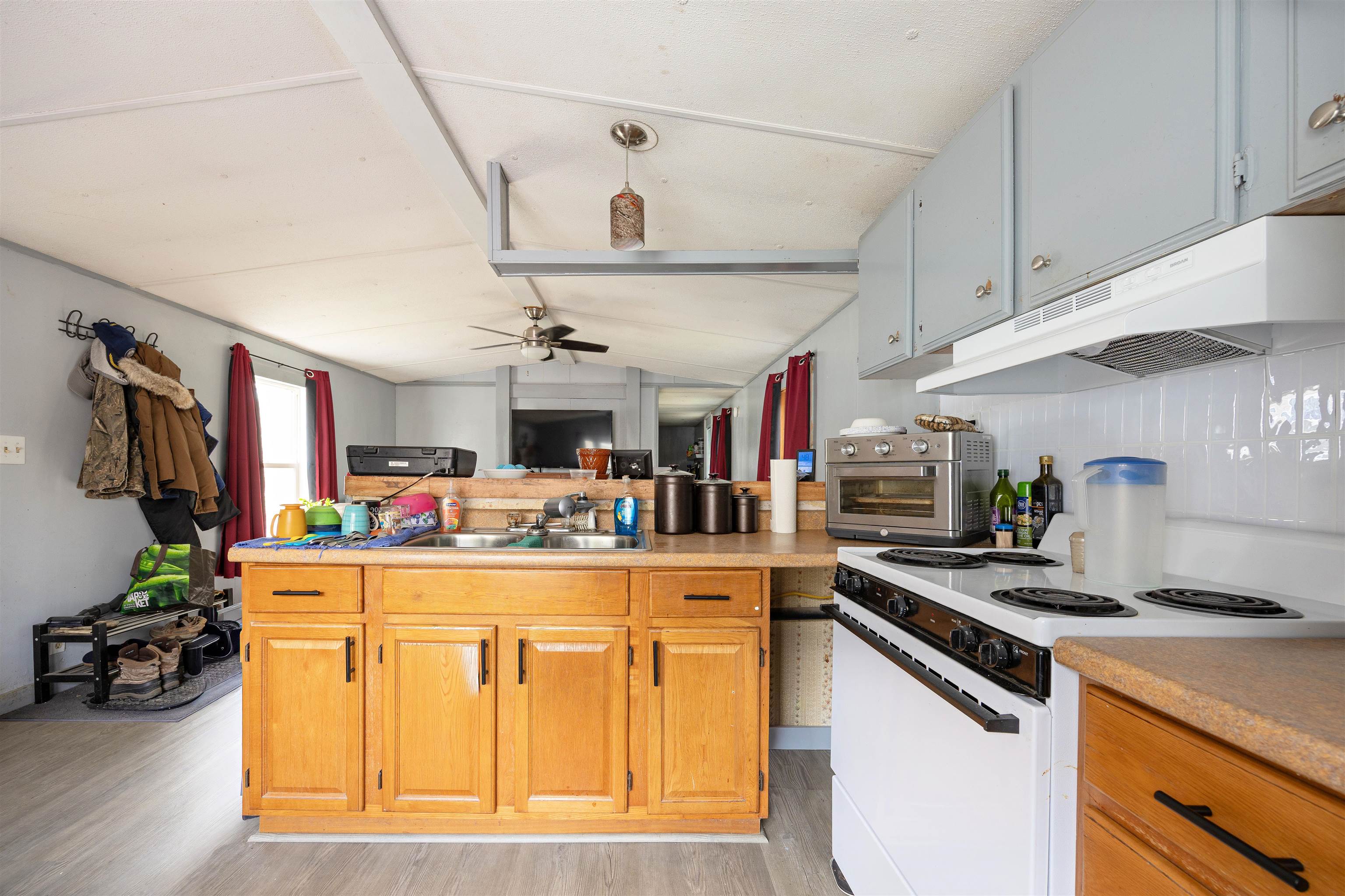 141 Oak Street Property Photo 9