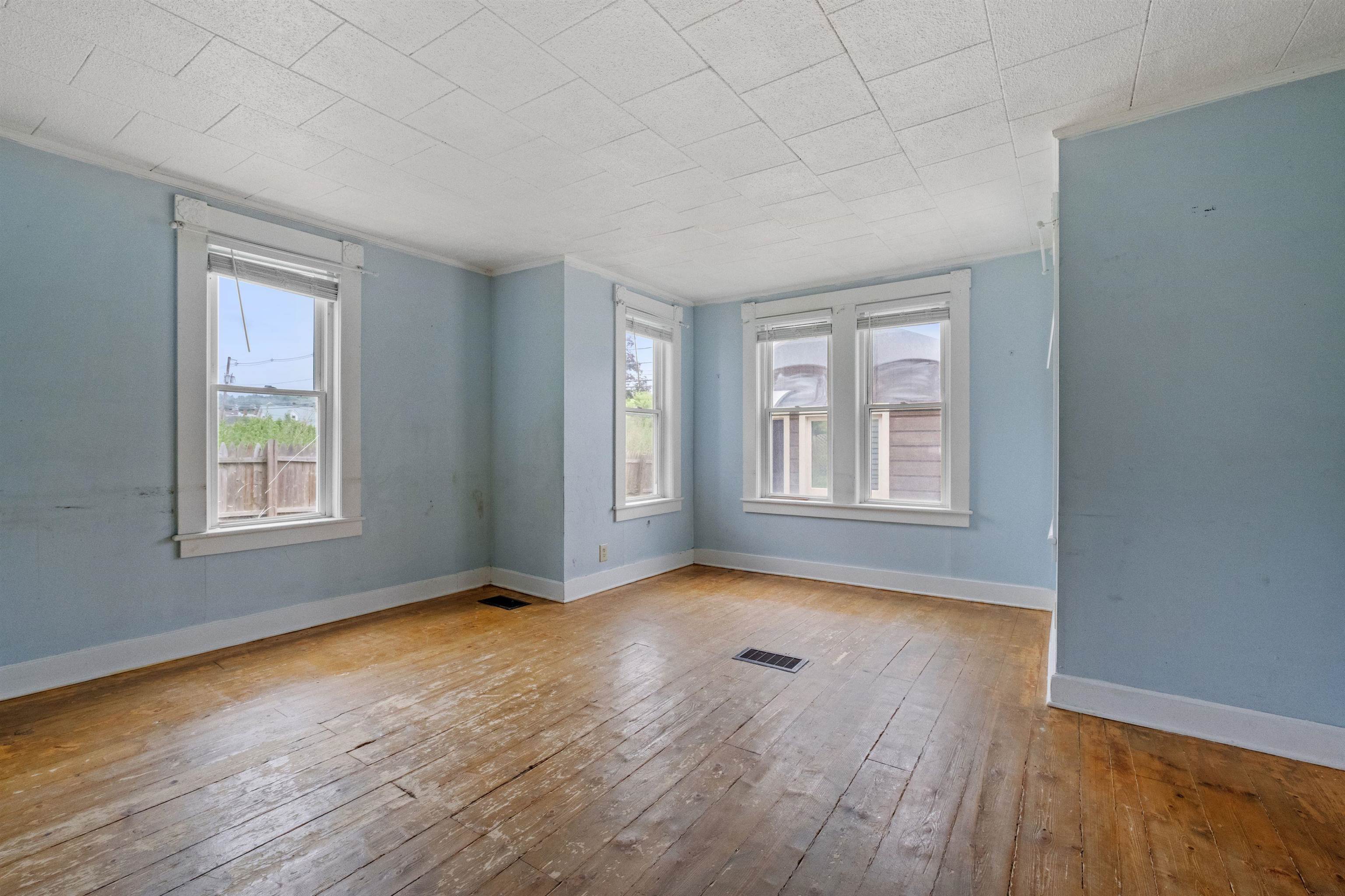 376 Portland Street Property Photo 15