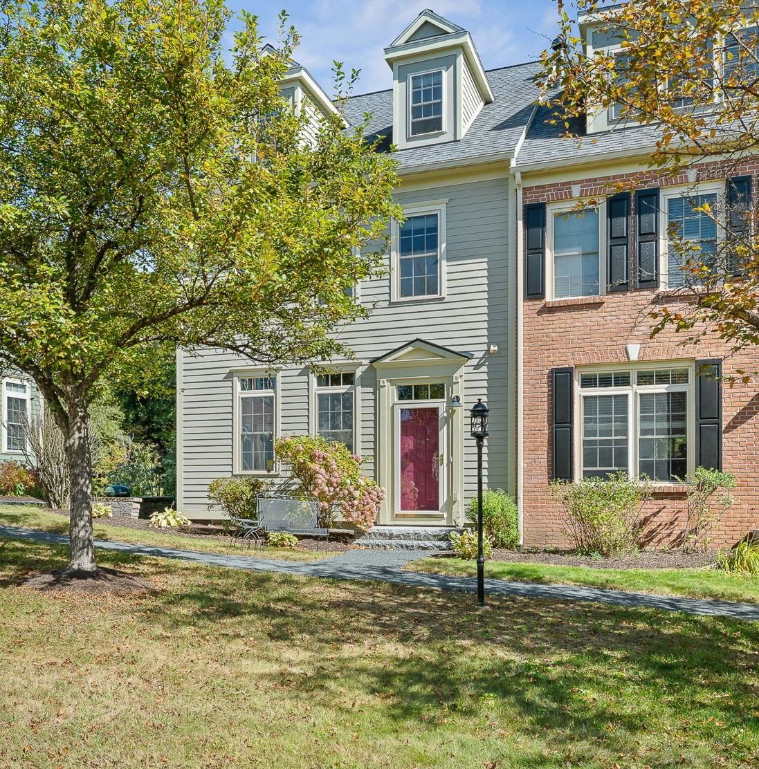 31 Forest Edge Drive