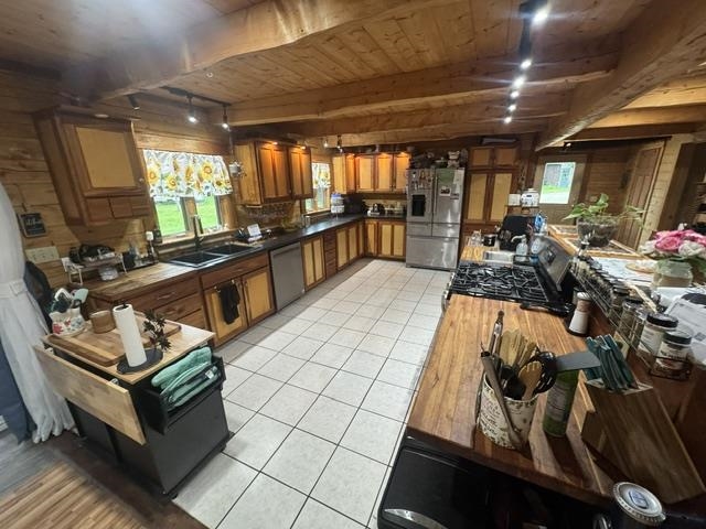599 Collinsville Road Property Photo 8