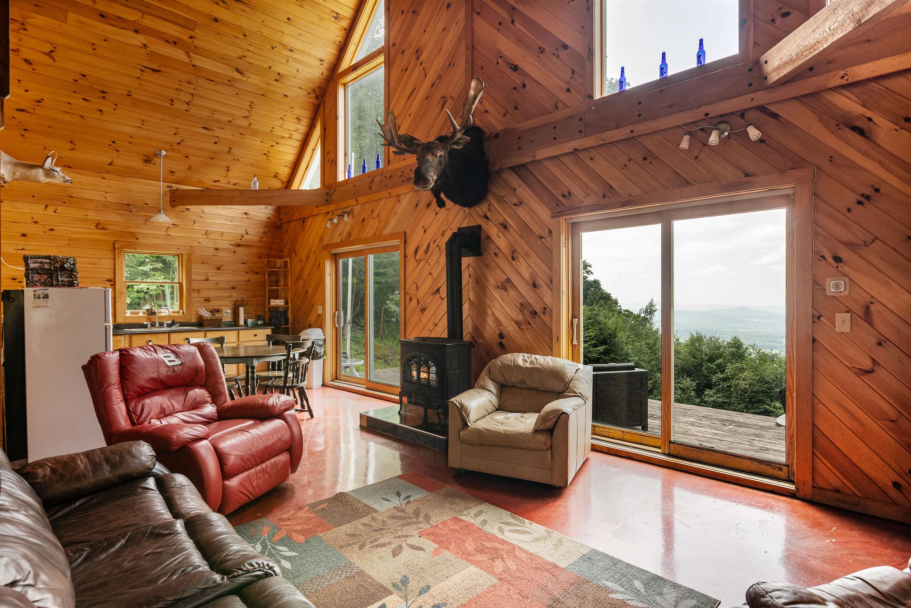 942 Deer Run Lane Property Photo 3