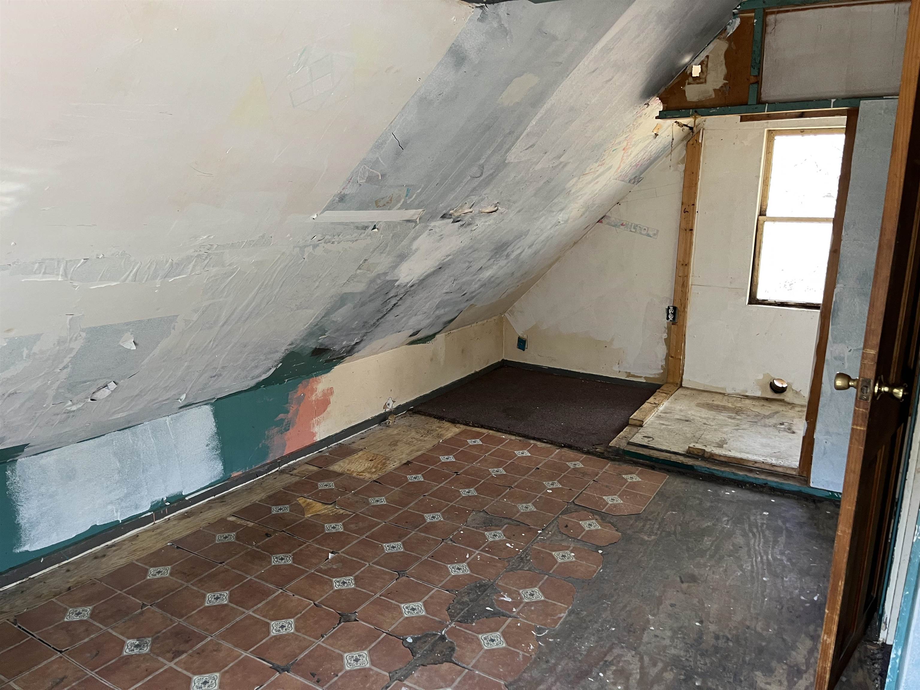 76 Water Street Property Photo 9