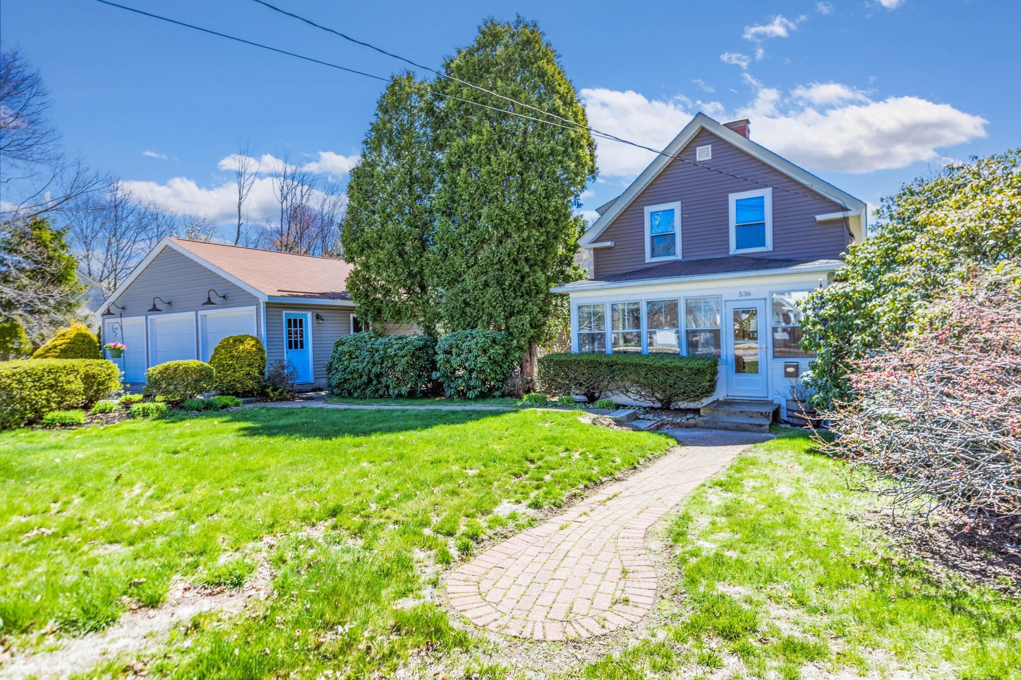 536 Middle Road Property Photo 1