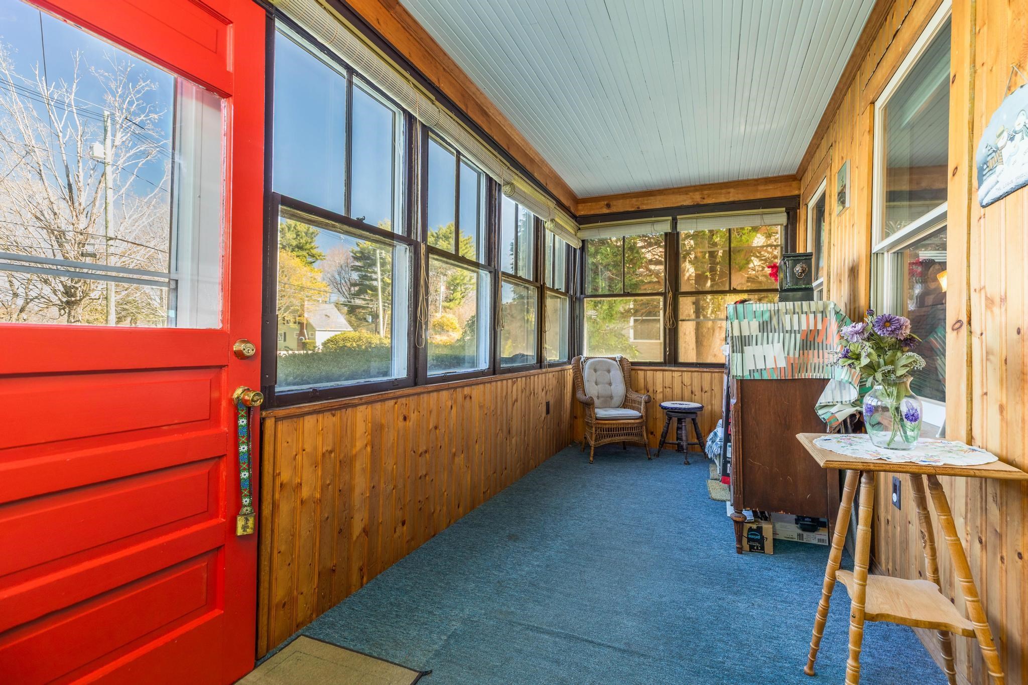 536 Middle Road Property Photo 3