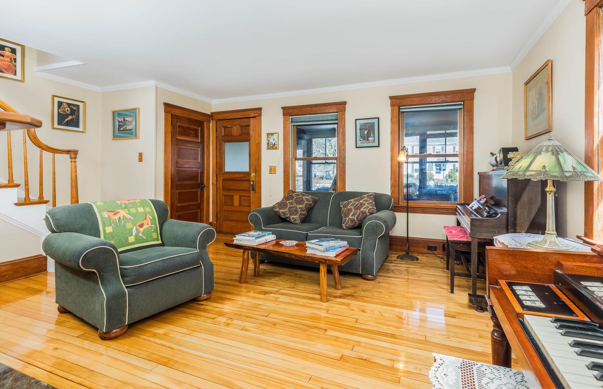 536 Middle Road Property Photo 5