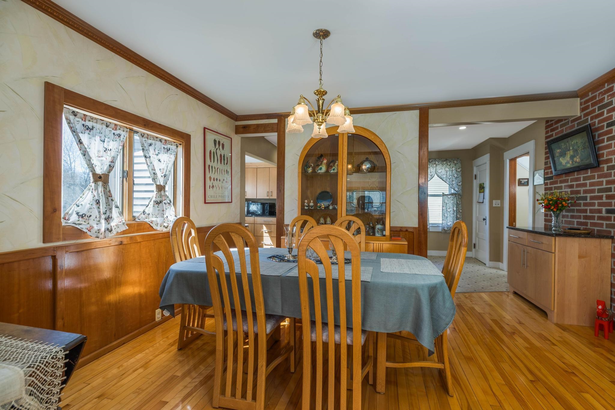 536 Middle Road Property Photo 12