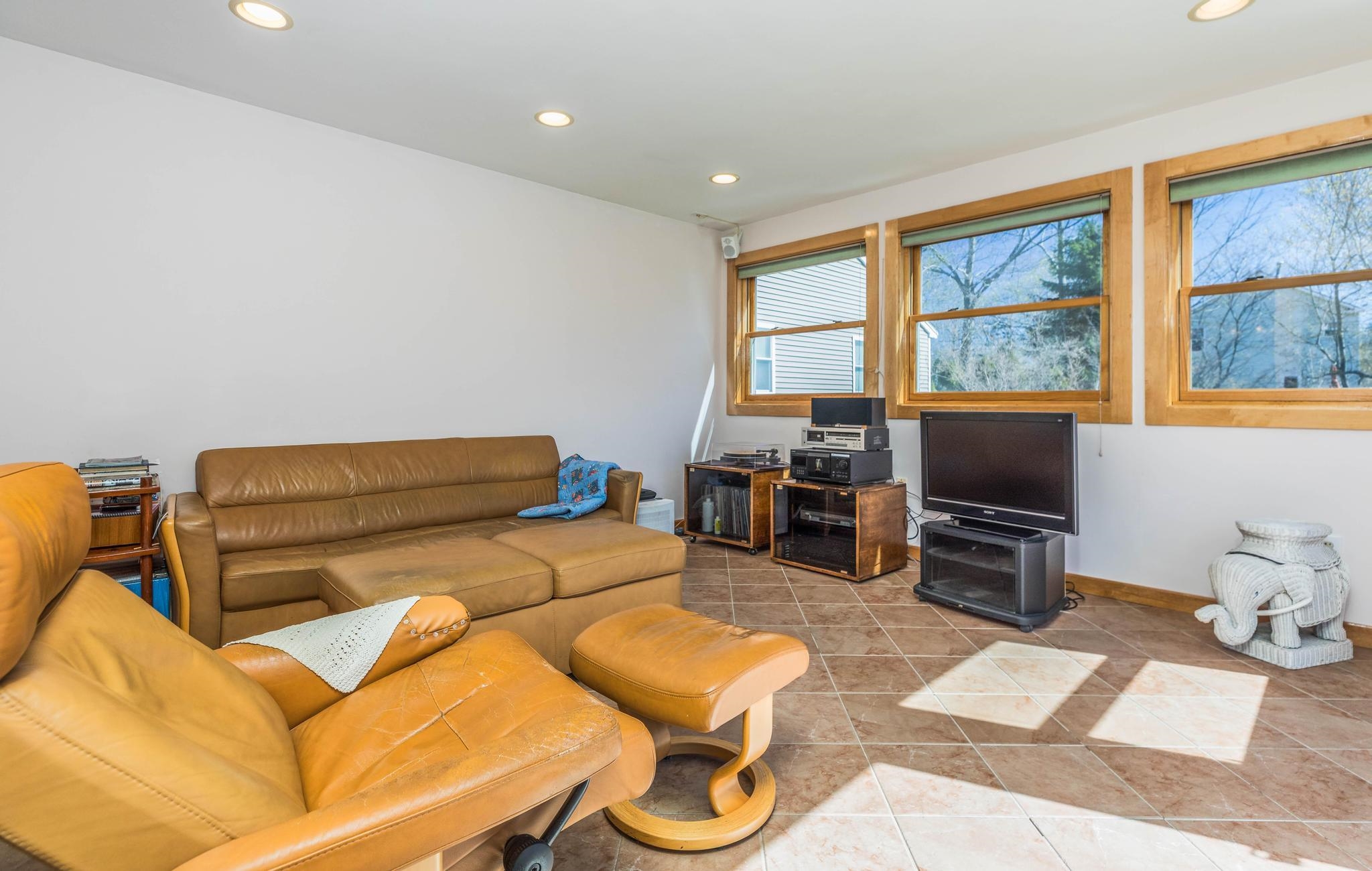 536 Middle Road Property Photo 15