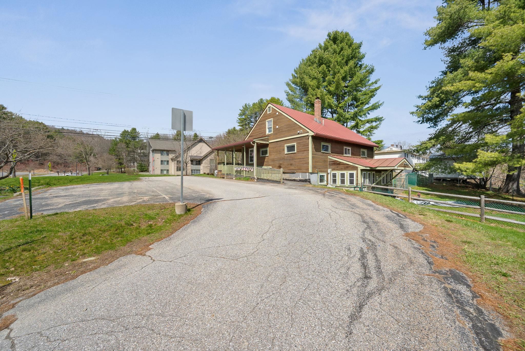 661 Elm Street Property Photo 4